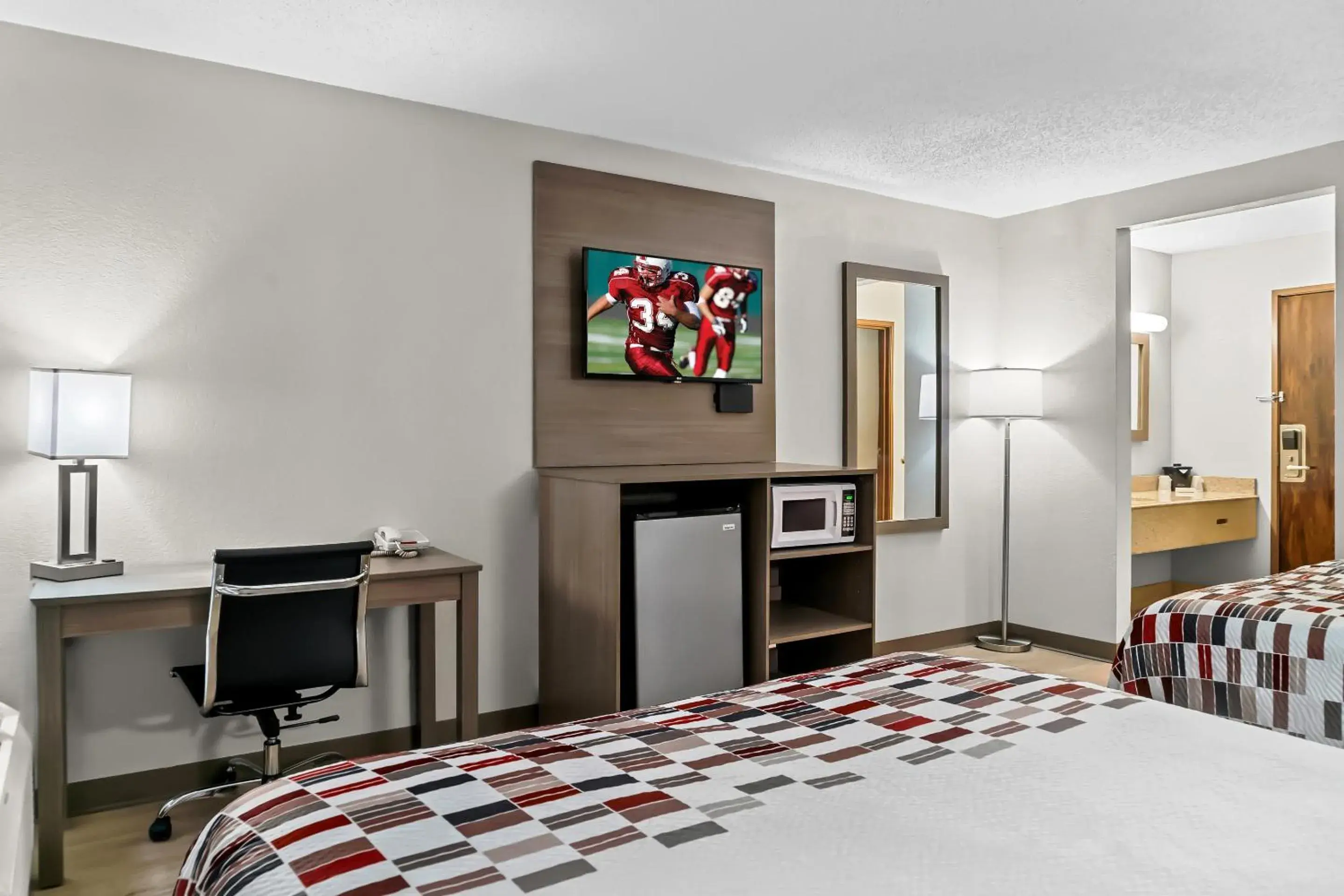 Bedroom, Bed in Red Roof Inn Flint Bedroom, Bed in Red Roof Inn Flint