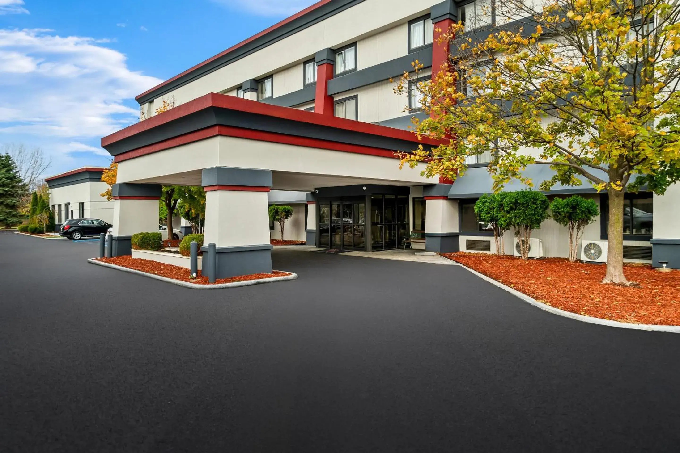 Property building in Red Roof Inn Flint Property building in Red Roof Inn Flint