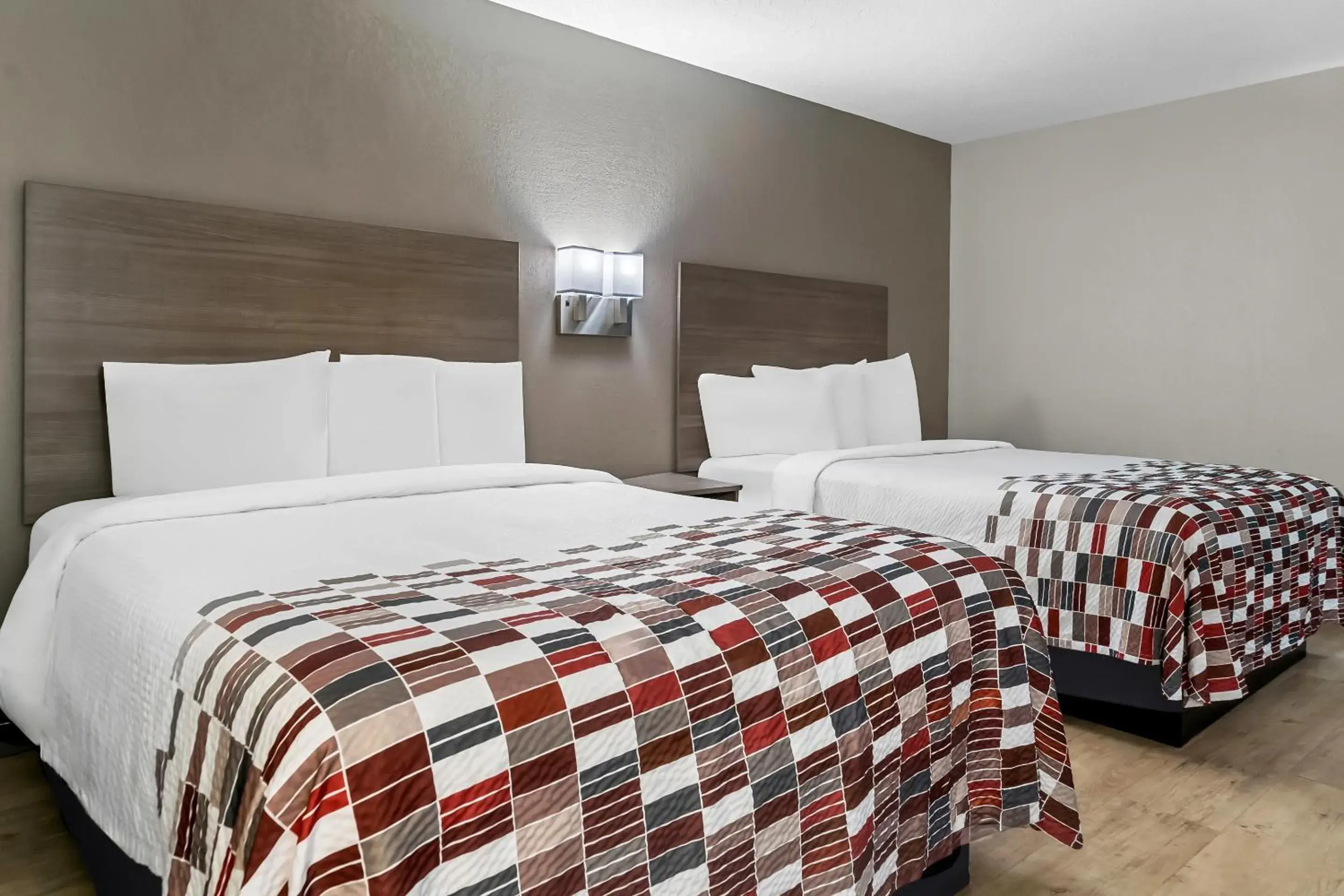 Bedroom, Bed in Red Roof Inn Flint Bedroom, Bed in Red Roof Inn Flint