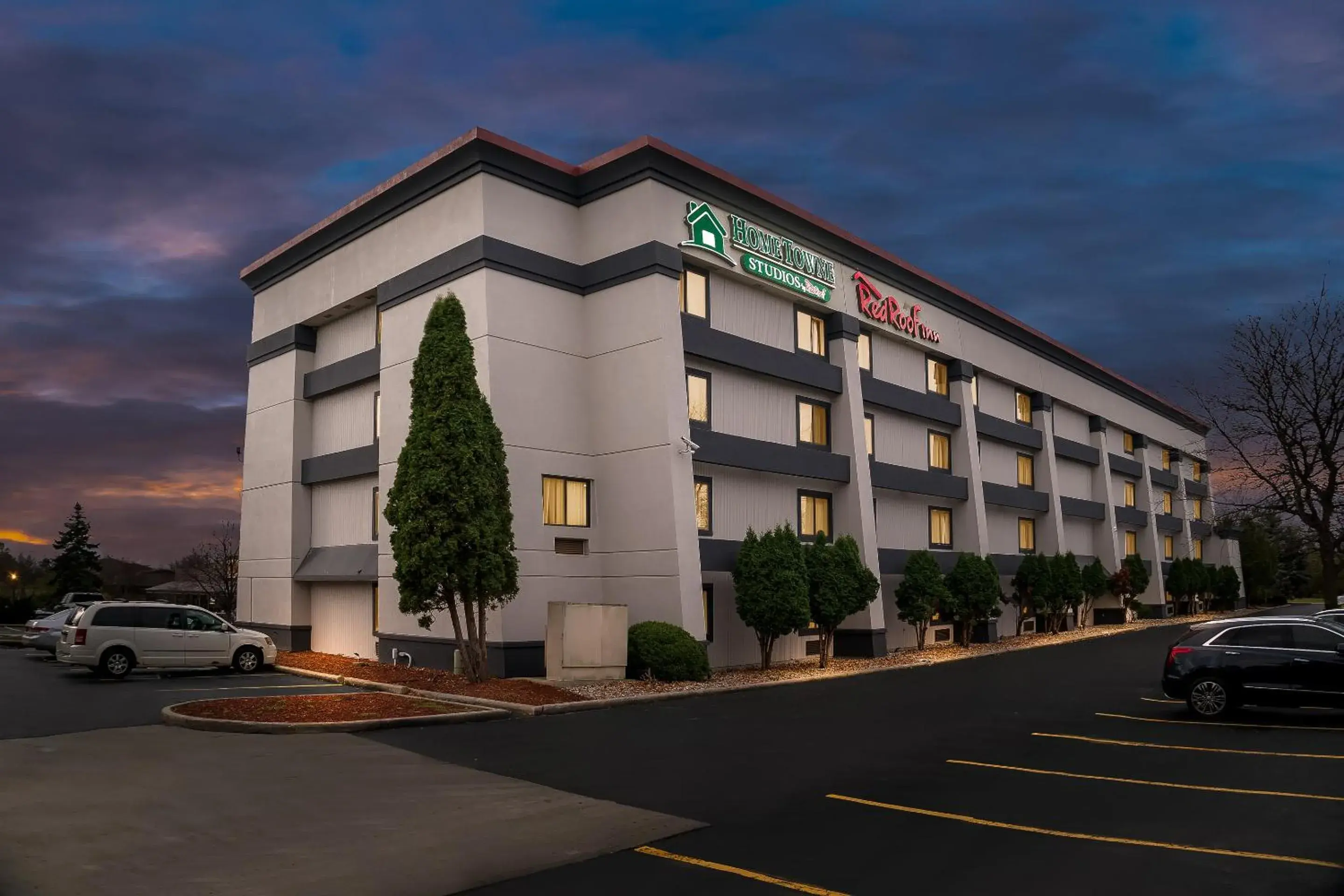 Facade/entrance in Red Roof Inn Flint Facade/entrance in Red Roof Inn Flint