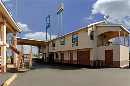 Property building in Apple Tree Inn