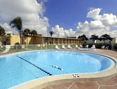 Swimming pool in Howard Johnson by Wyndham Winter Haven FL