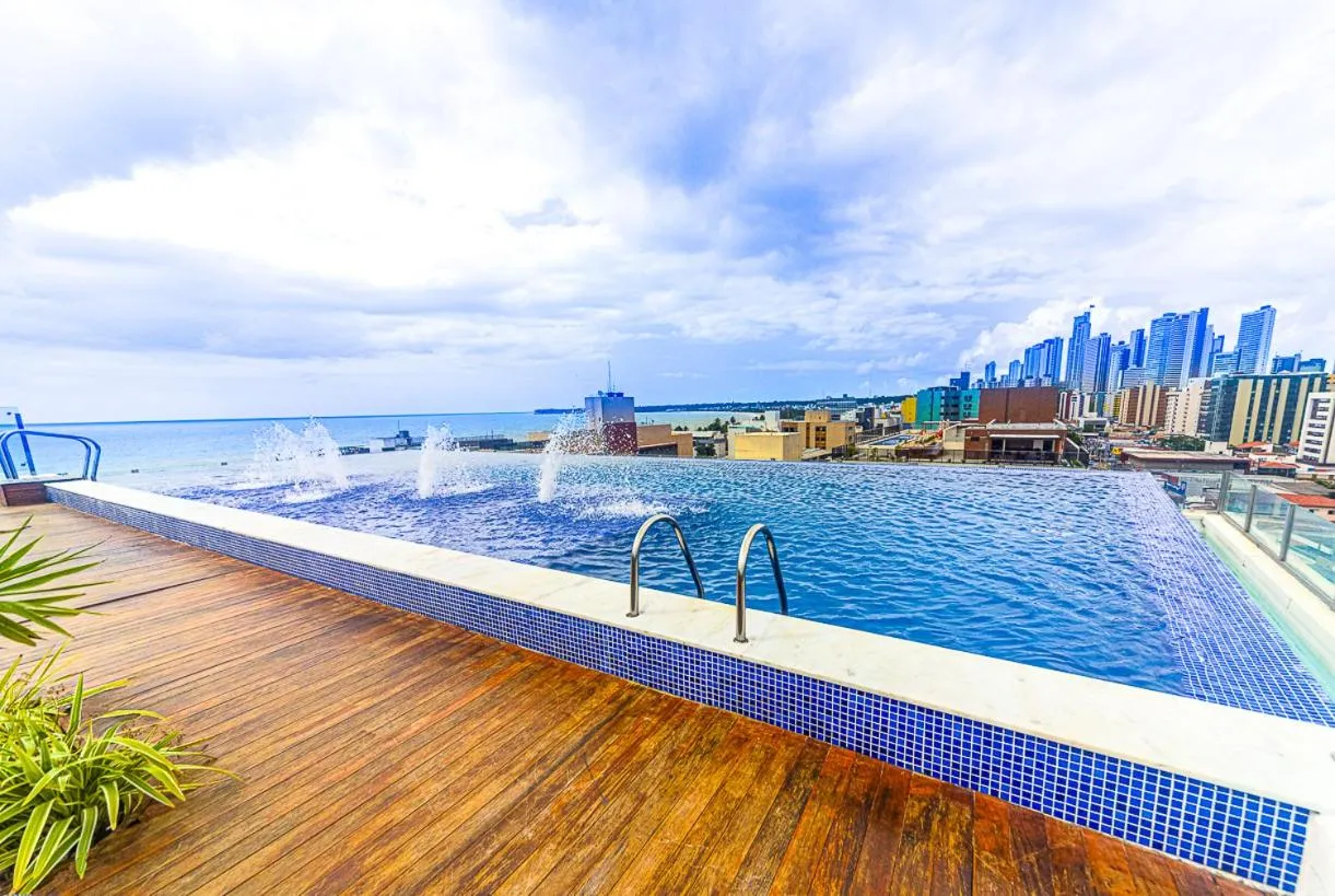 Swimming pool in Quality Suítes João Pessoa
