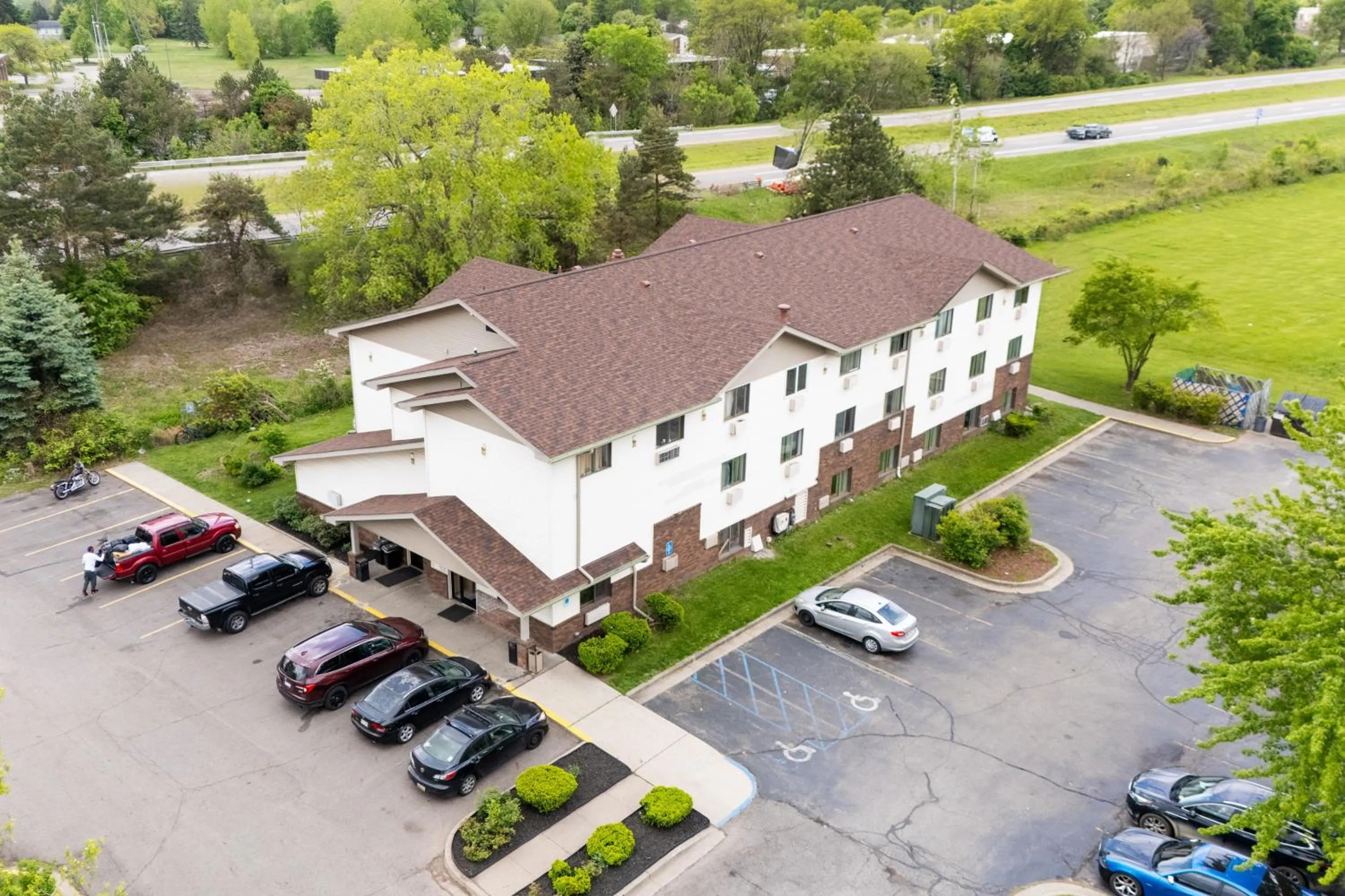 Parking in Super Inn by OYO Lansing MI