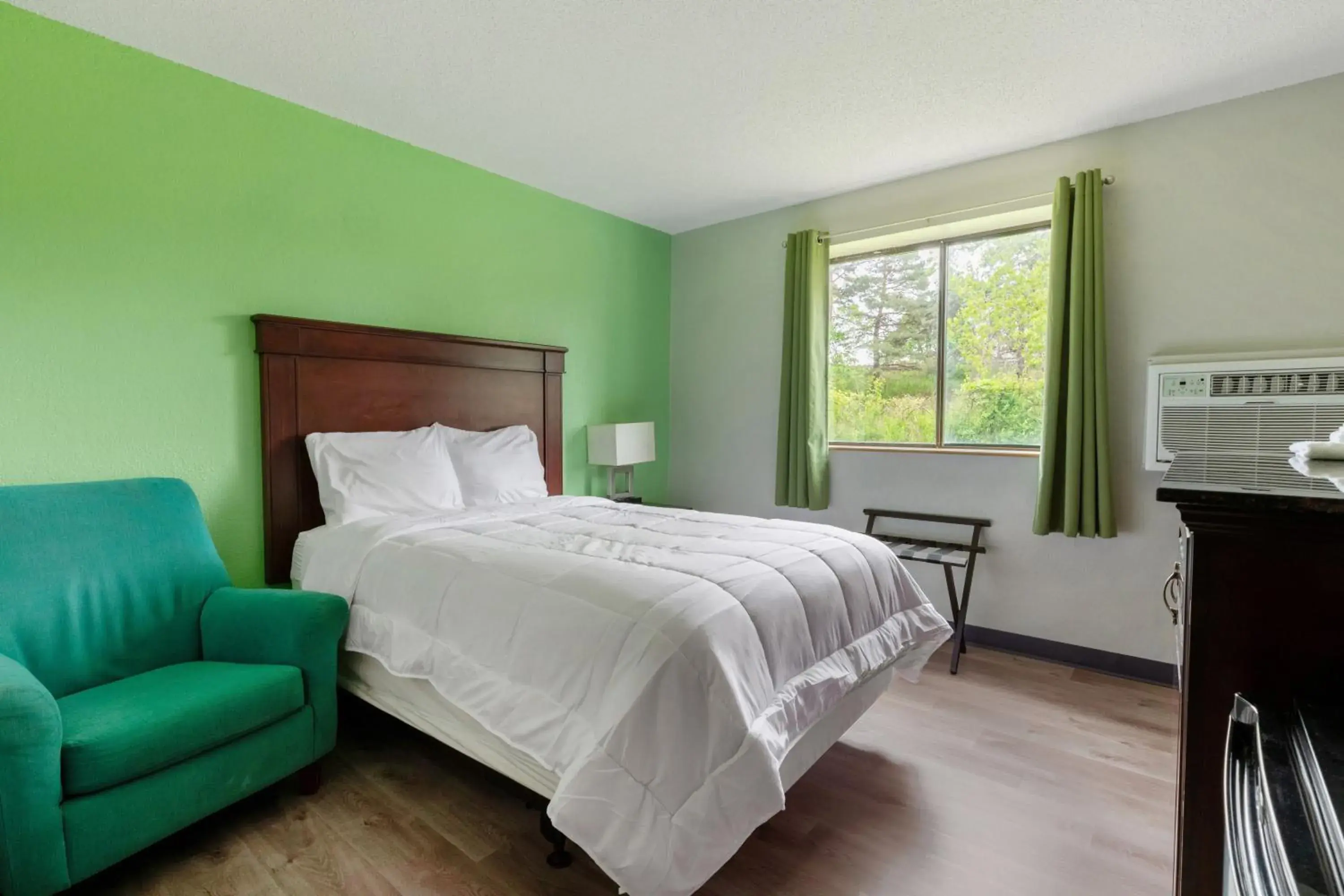 Bedroom, Bed in Super Inn by OYO Lansing MI Bedroom, Bed in Super Inn by OYO Lansing MI