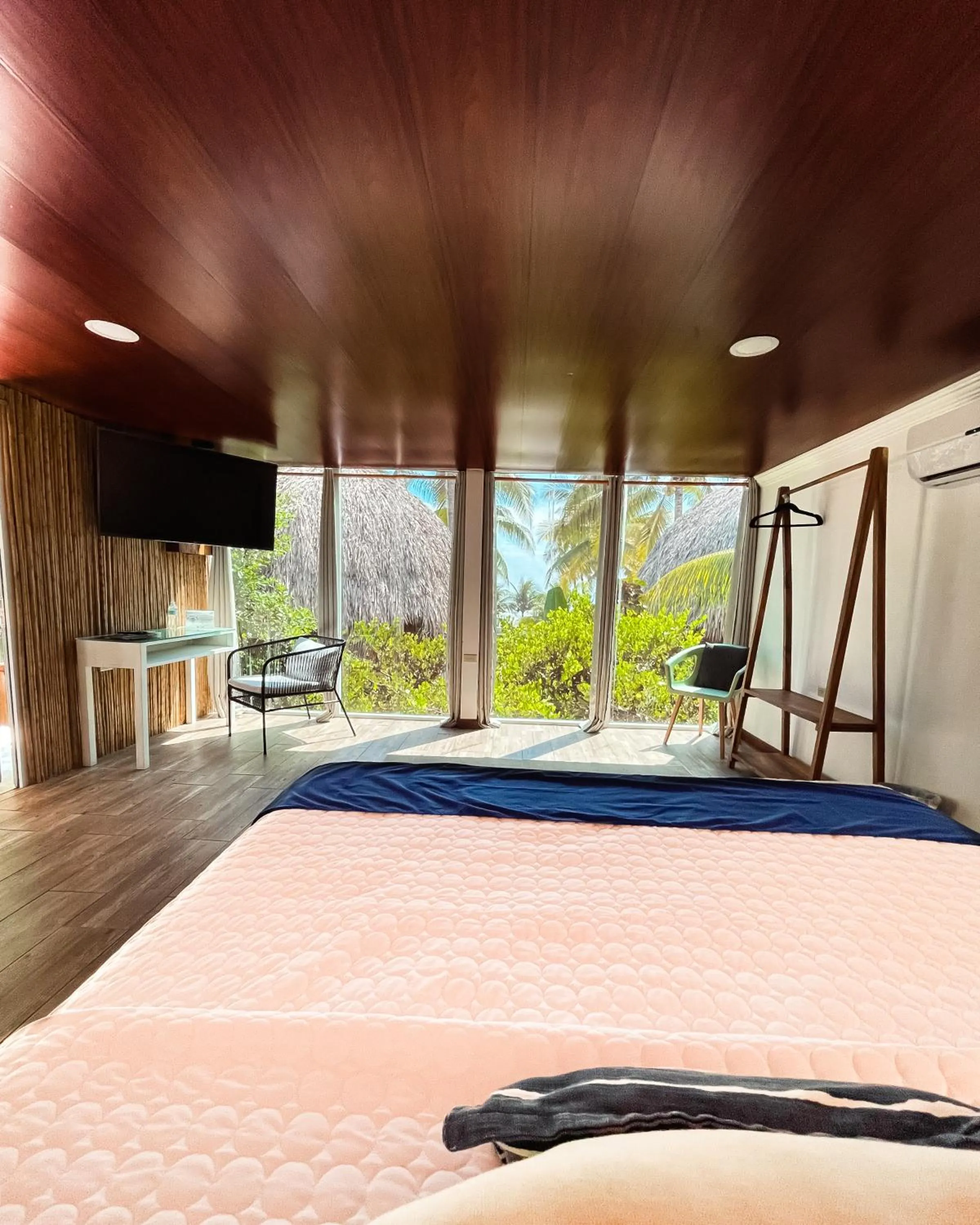 Photo of the whole room, Bed in Hotel Tortuga Village