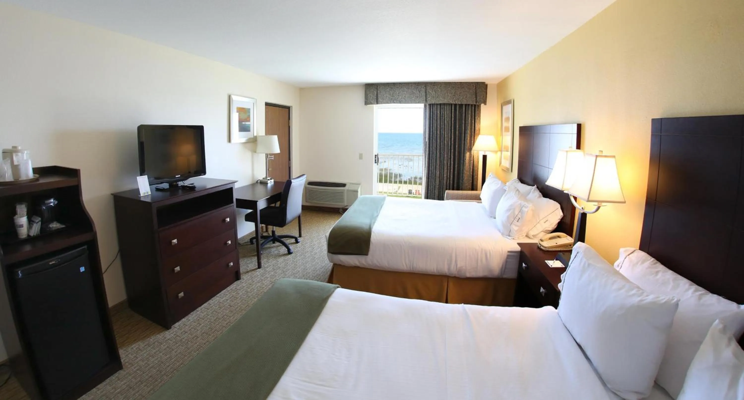 Photo of the whole room in Holiday Inn Express St. Ignace-Lake Front by IHG
