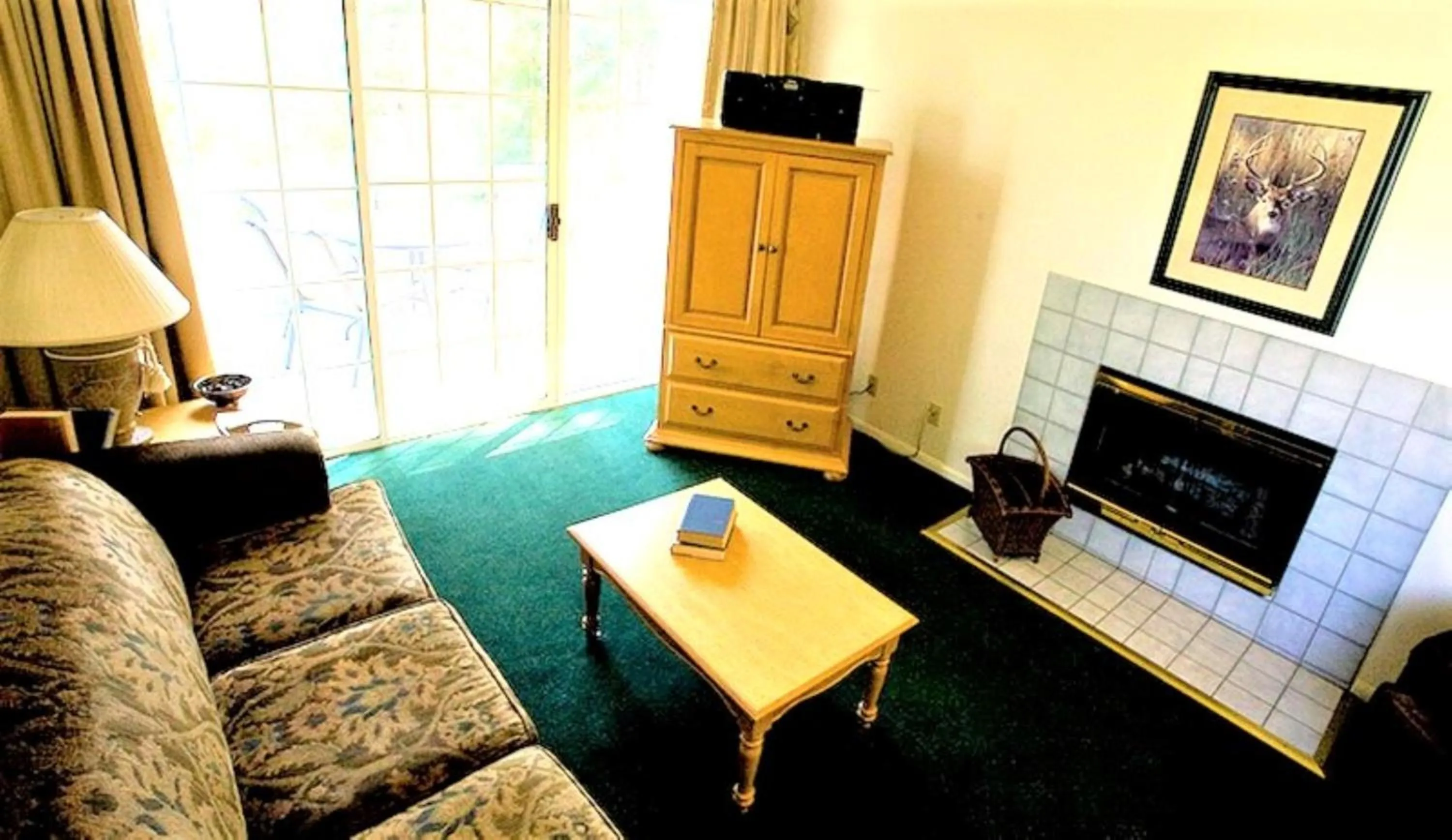 Living room in North Bay At Lake Arrowhead