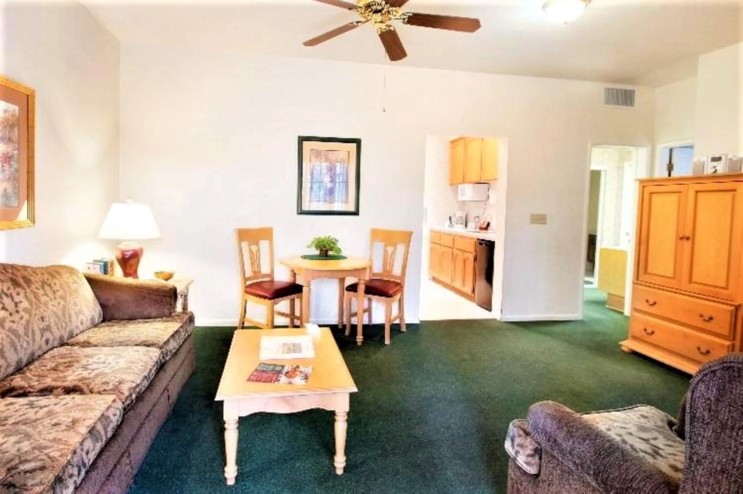 Kitchen or kitchenette in North Bay At Lake Arrowhead