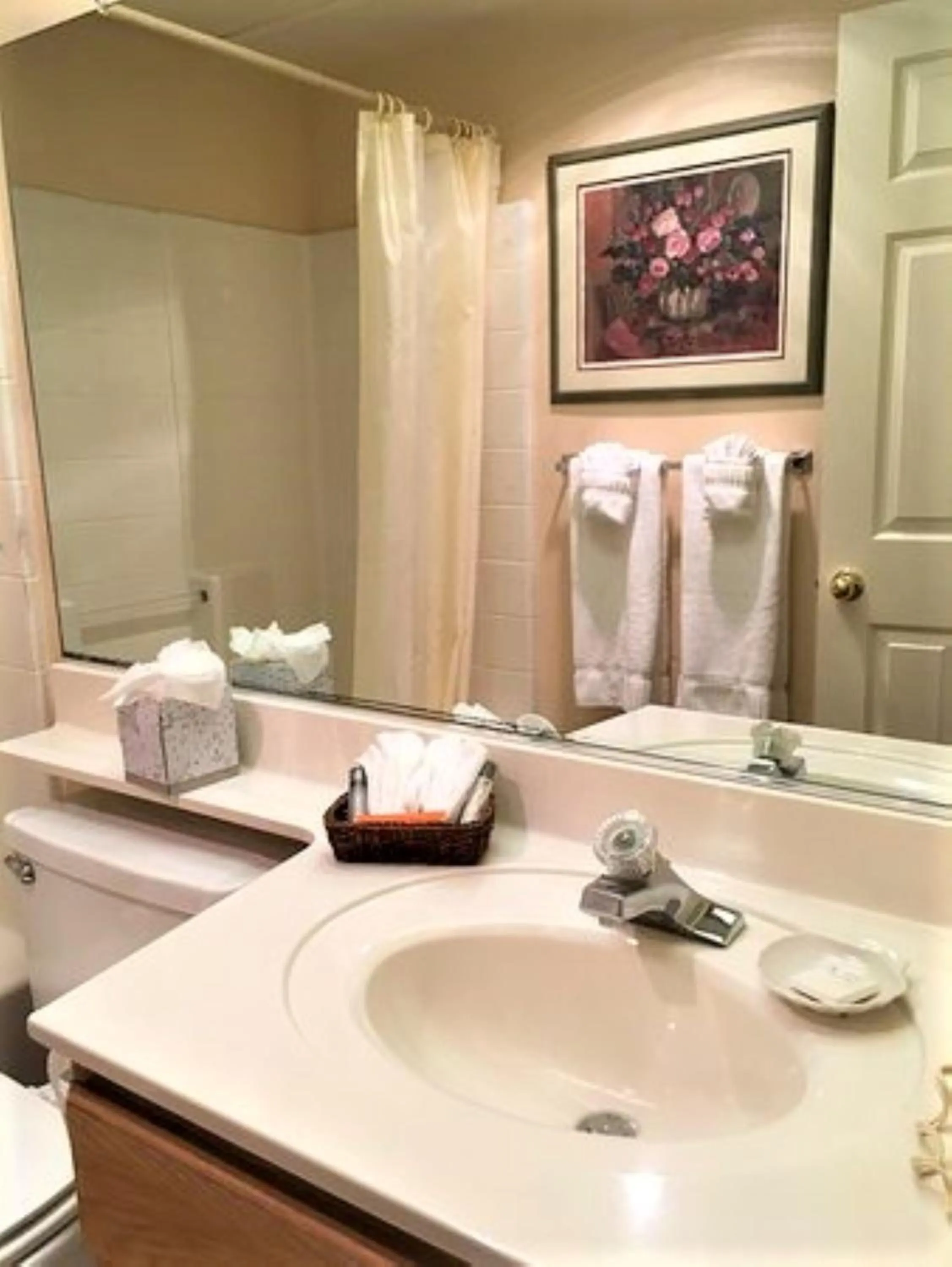 Bathroom in North Bay At Lake Arrowhead