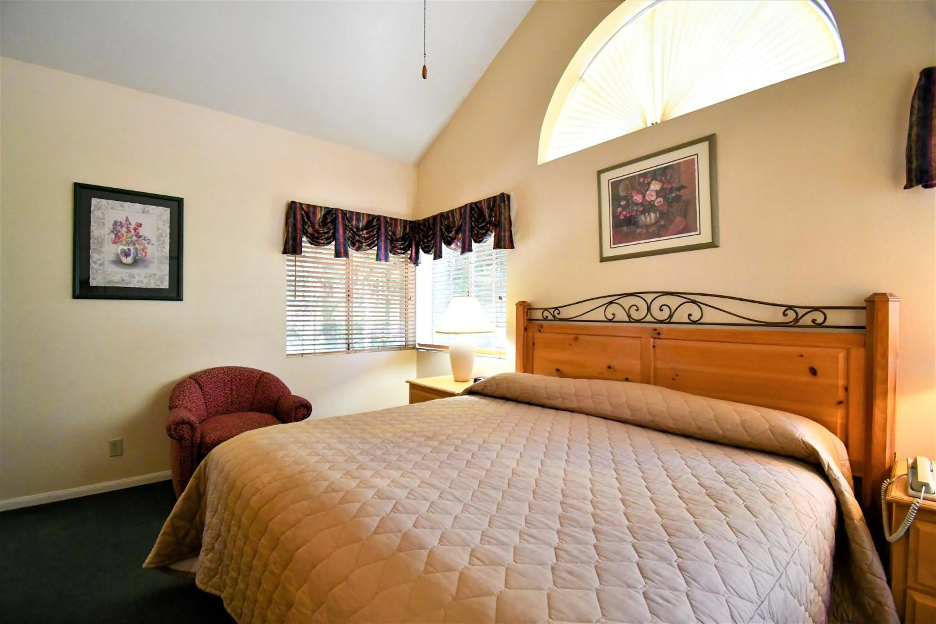 Bed in North Bay At Lake Arrowhead