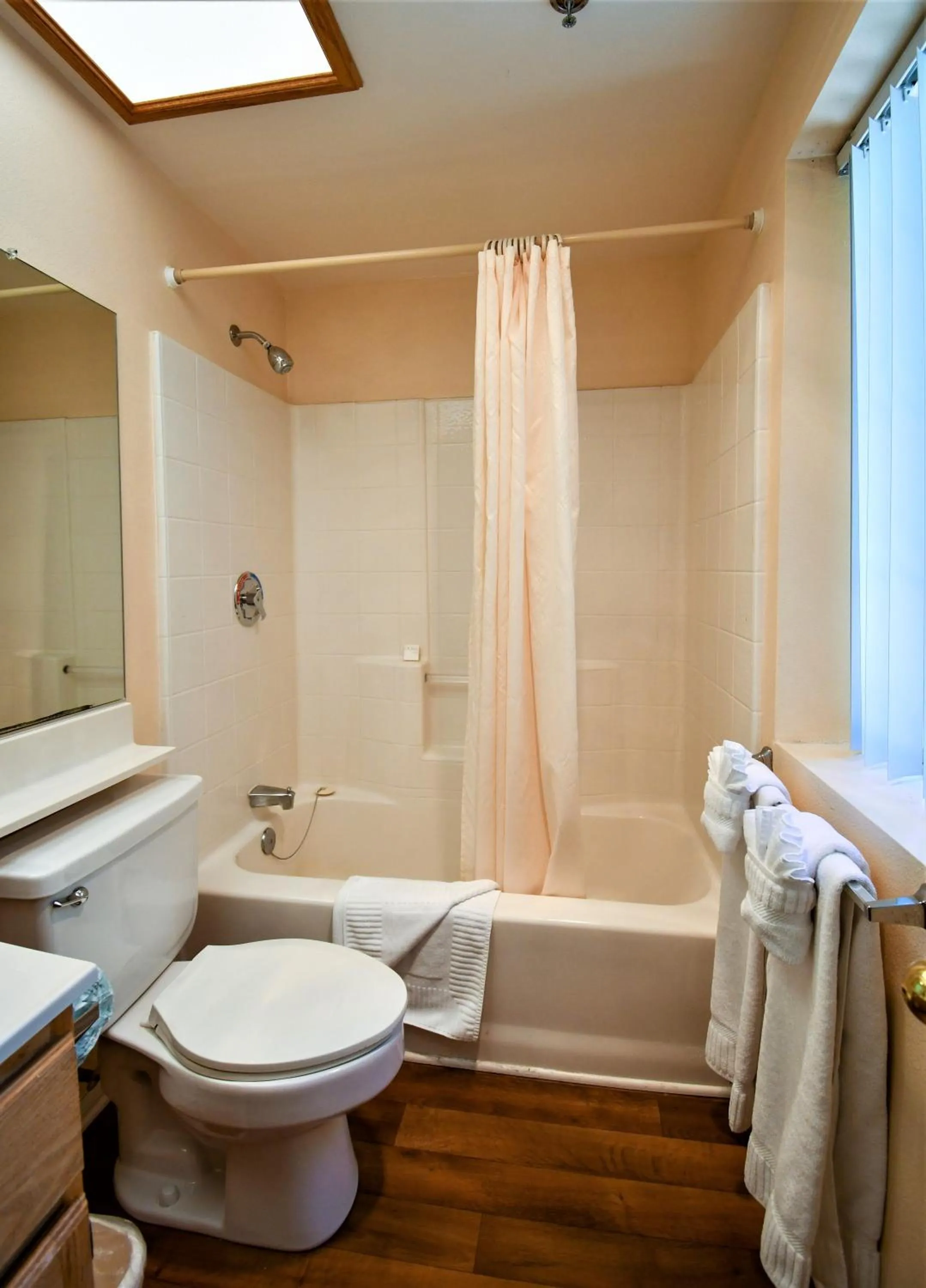 Bathroom in North Bay At Lake Arrowhead