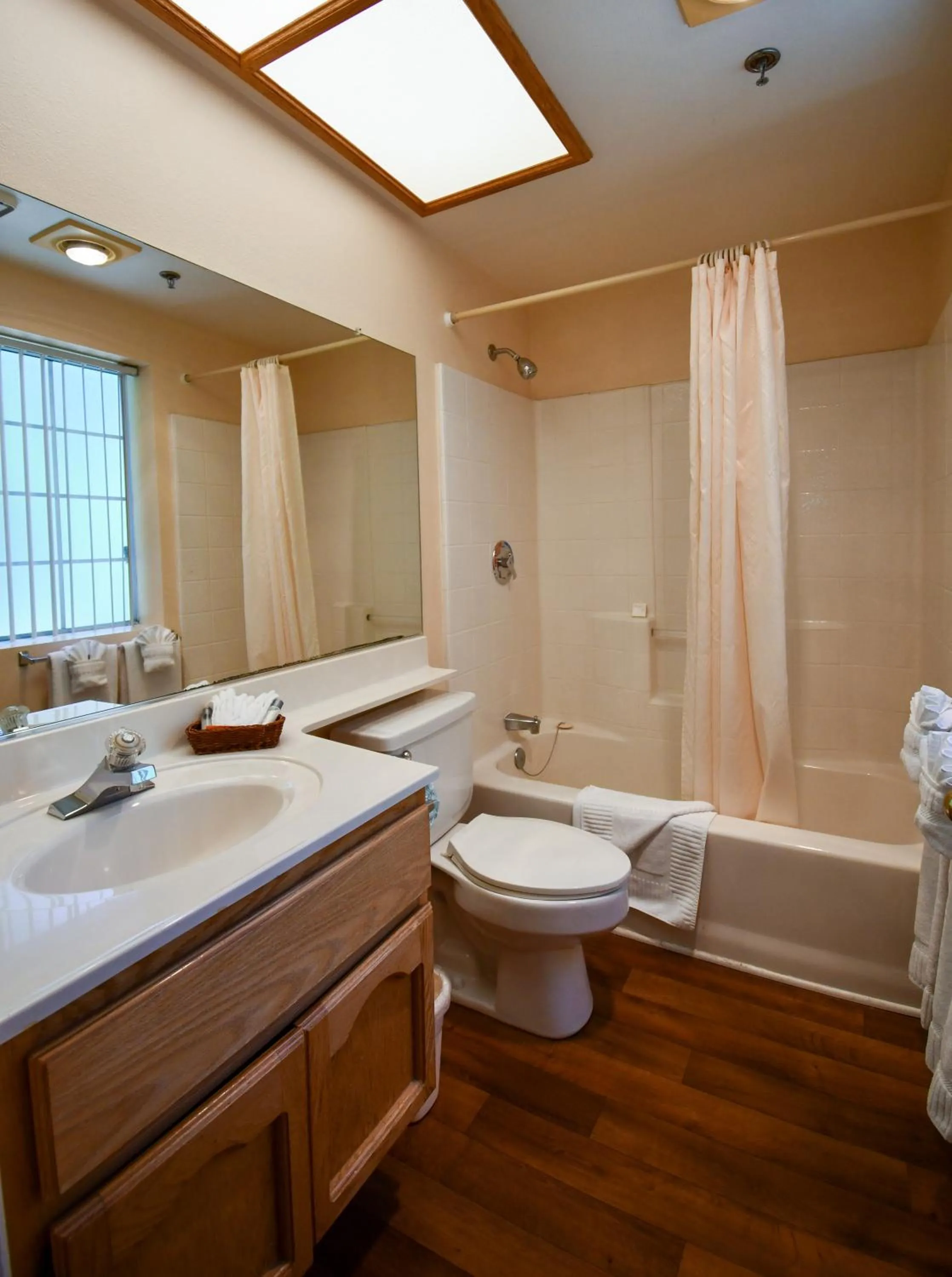 Bathroom in North Bay At Lake Arrowhead