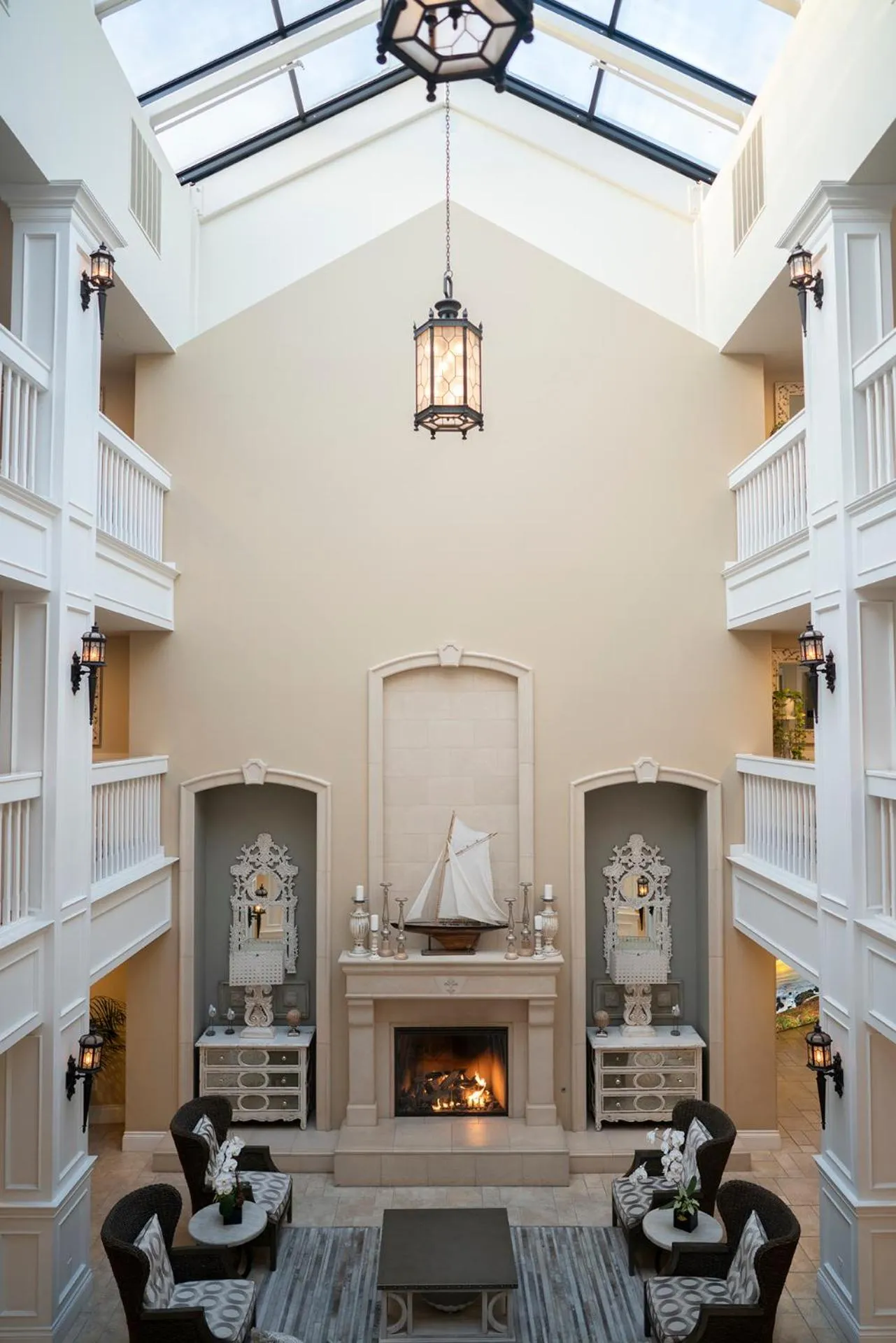 Property building in Oceano Hotel and Spa Half Moon Bay Harbor