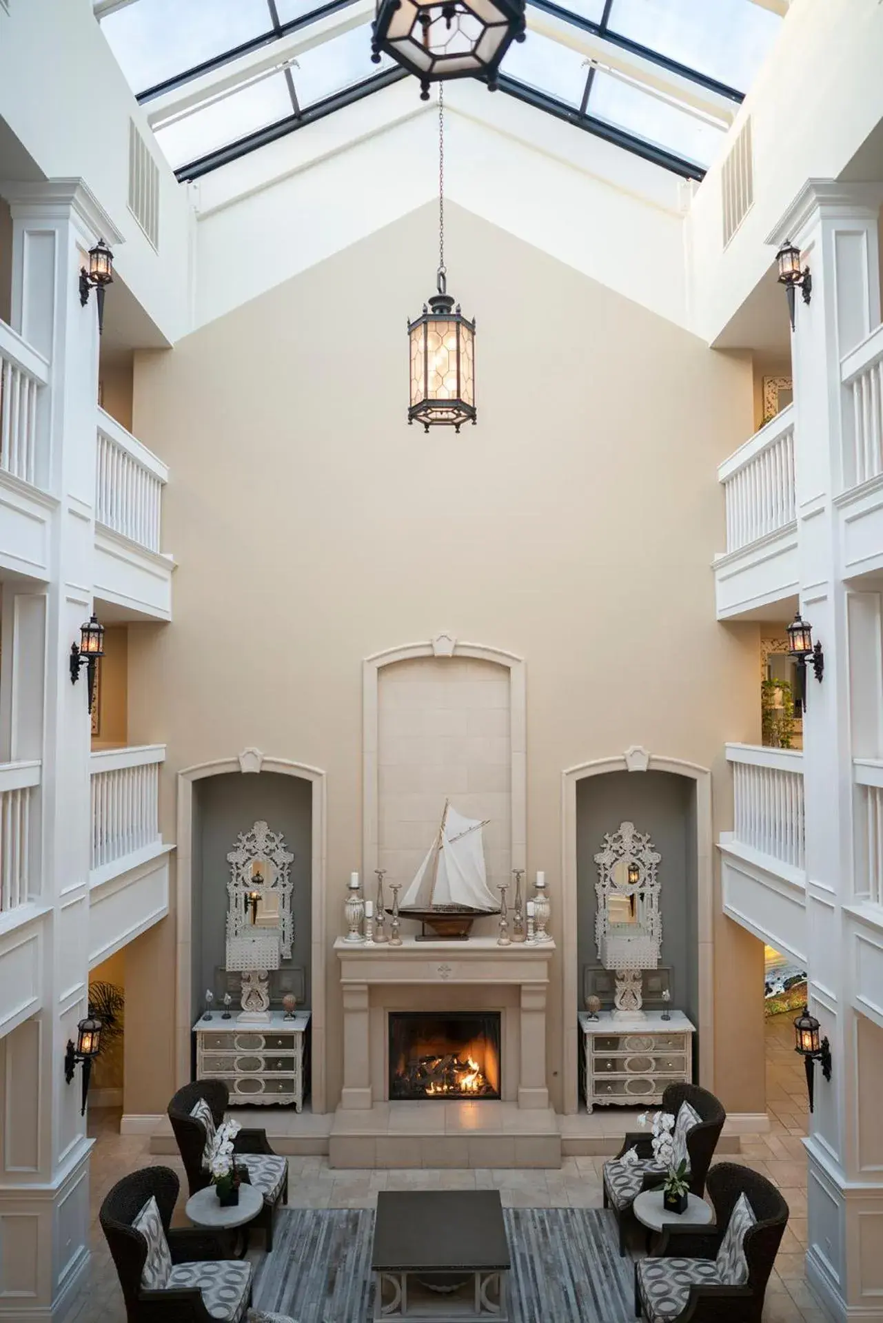 Property building in Oceano Hotel and Spa Half Moon Bay Harbor Property building in Oceano Hotel and Spa Half Moon Bay Harbor