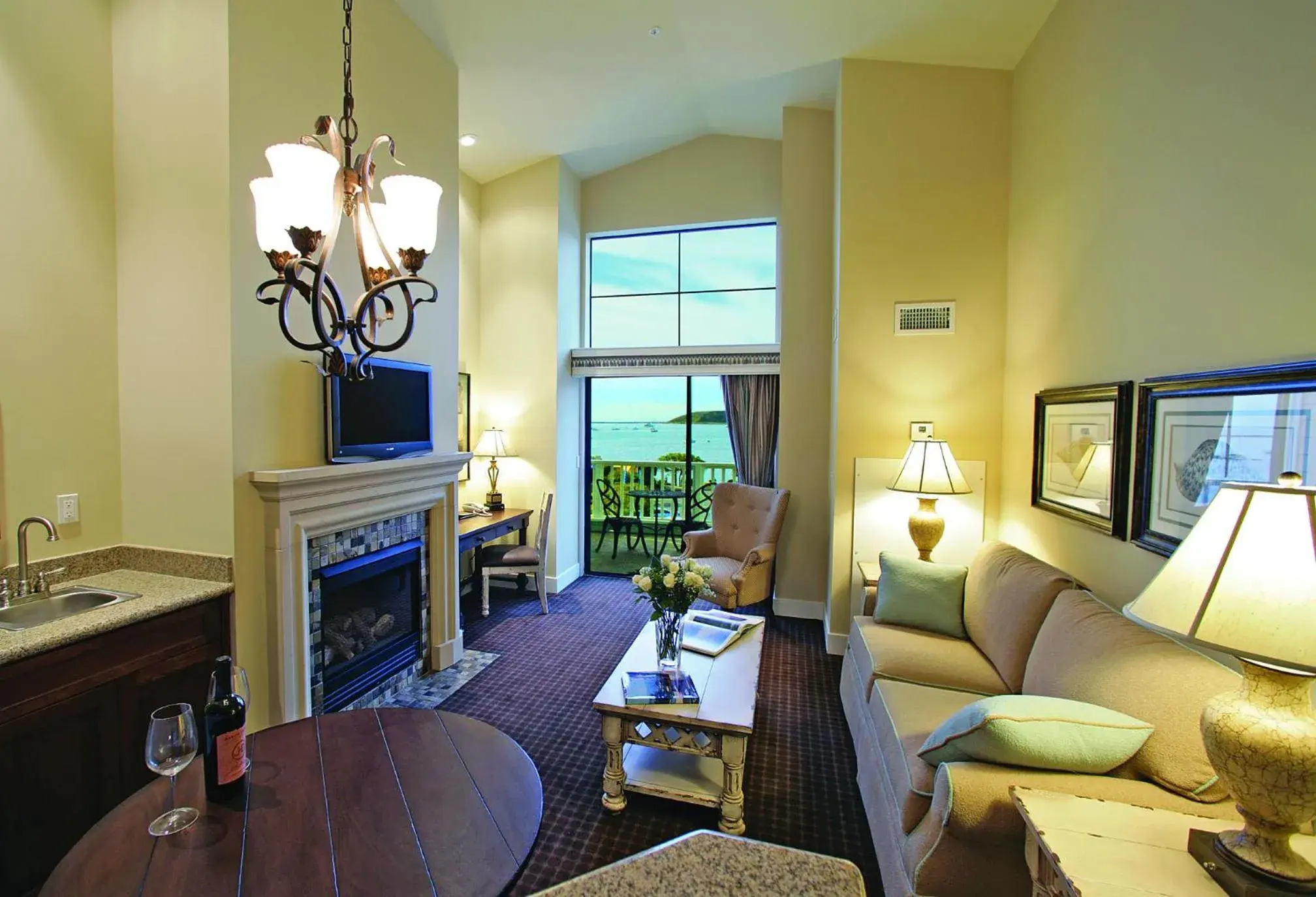 Living room in Oceano Hotel and Spa Half Moon Bay Harbor Living room in Oceano Hotel and Spa Half Moon Bay Harbor