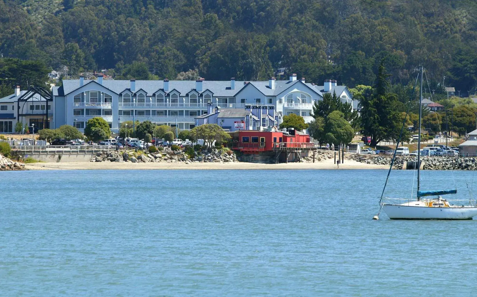 Property building in Oceano Hotel and Spa Half Moon Bay Harbor Property building in Oceano Hotel and Spa Half Moon Bay Harbor