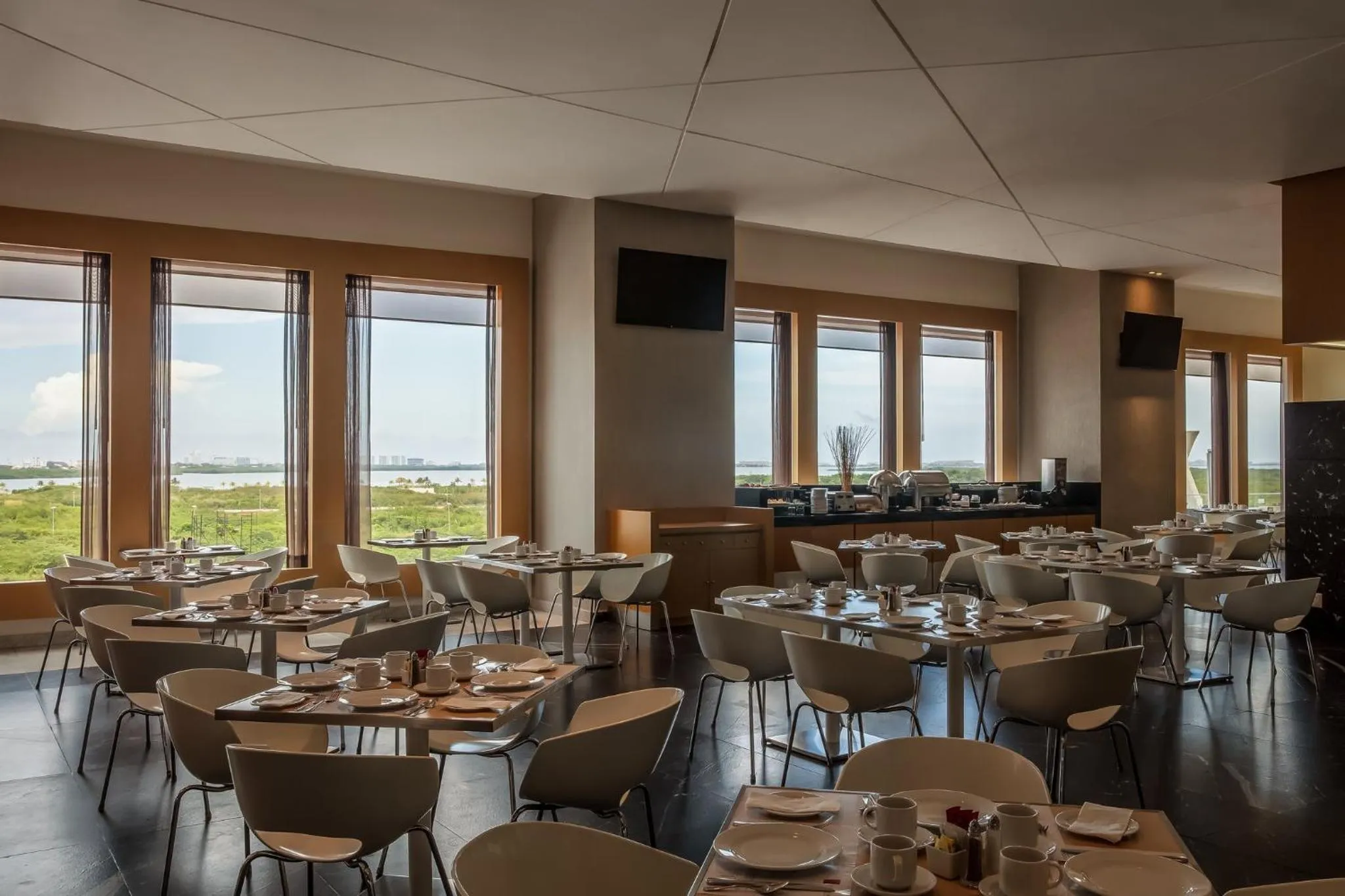 Restaurant/places to eat in Fiesta Inn Cancun Las Americas