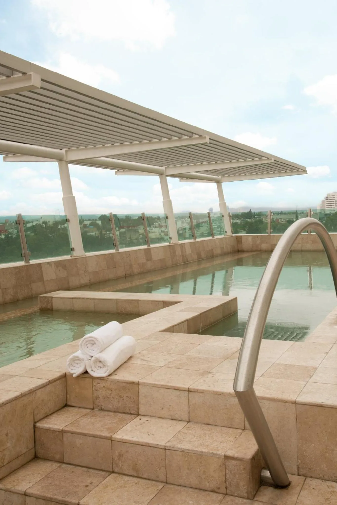 Swimming pool in Fiesta Inn Puebla Las Animas