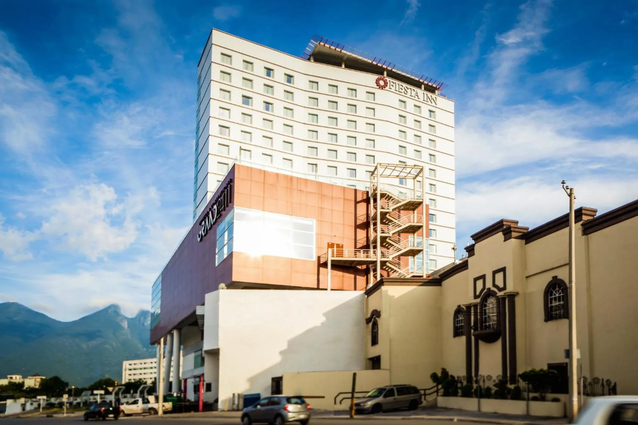 Property building in Fiesta Inn Monterrey Tecnologico