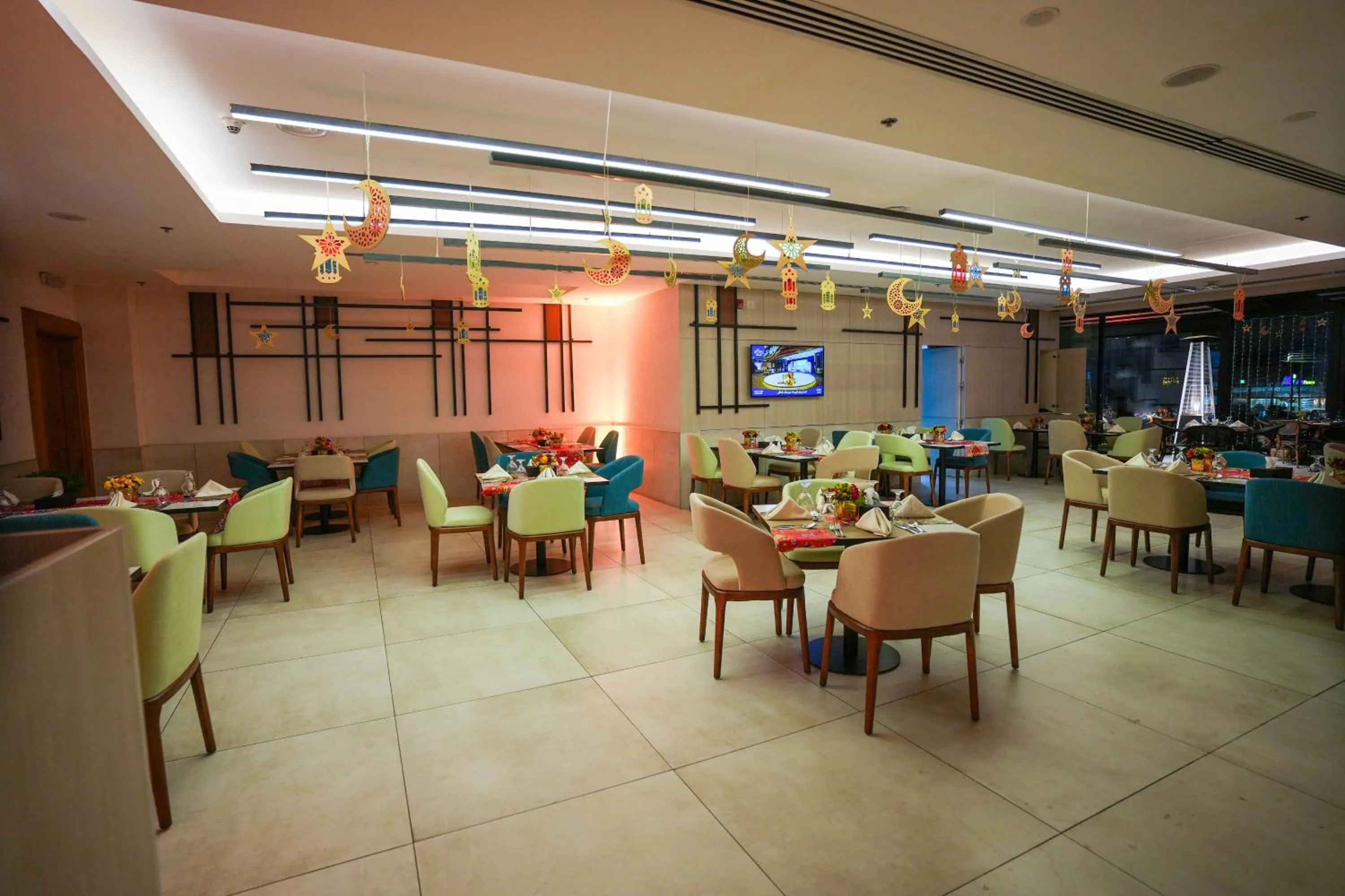 Restaurant/places to eat in Ayass Hotel