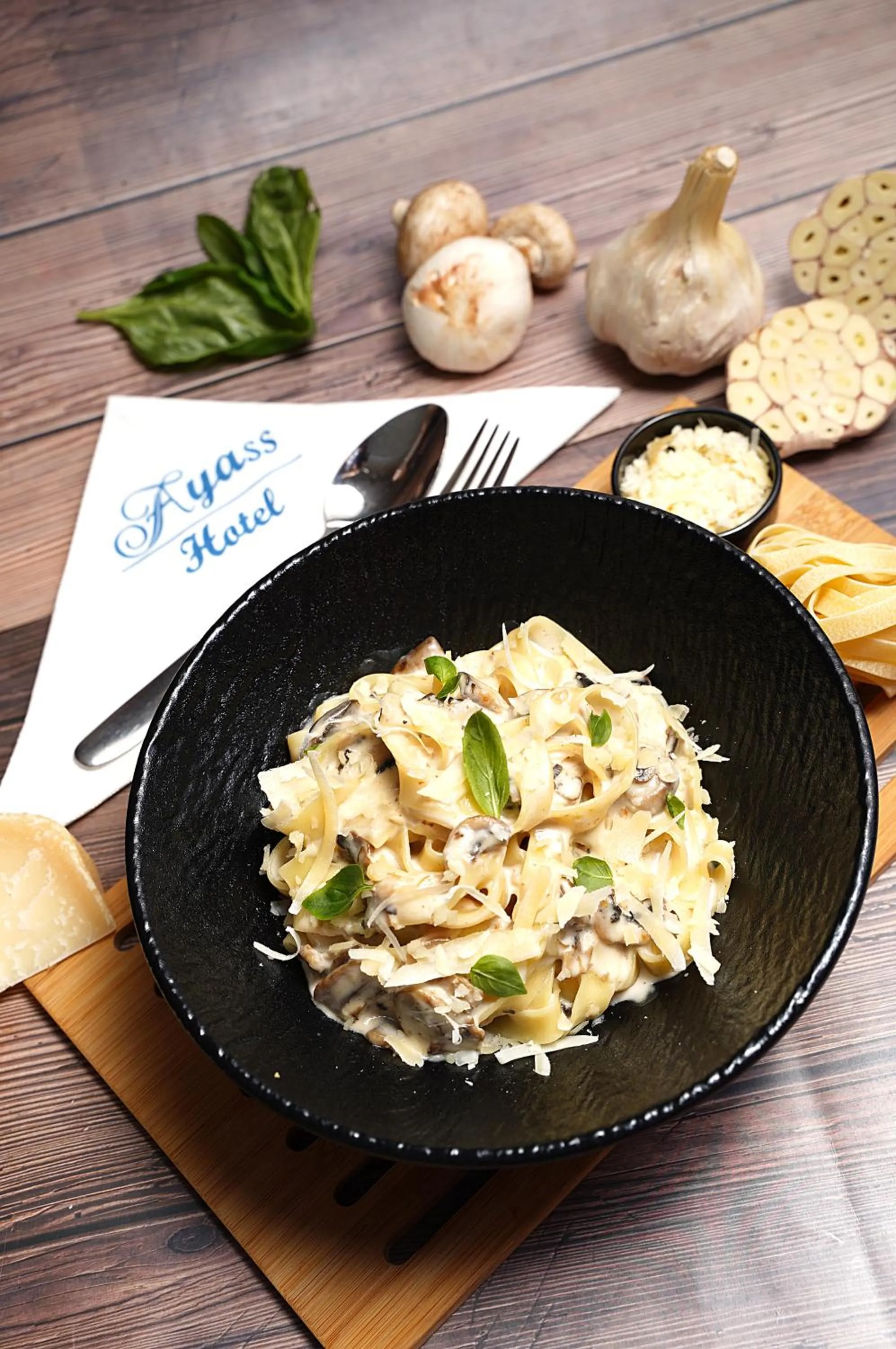 Restaurant/places to eat in Ayass Hotel