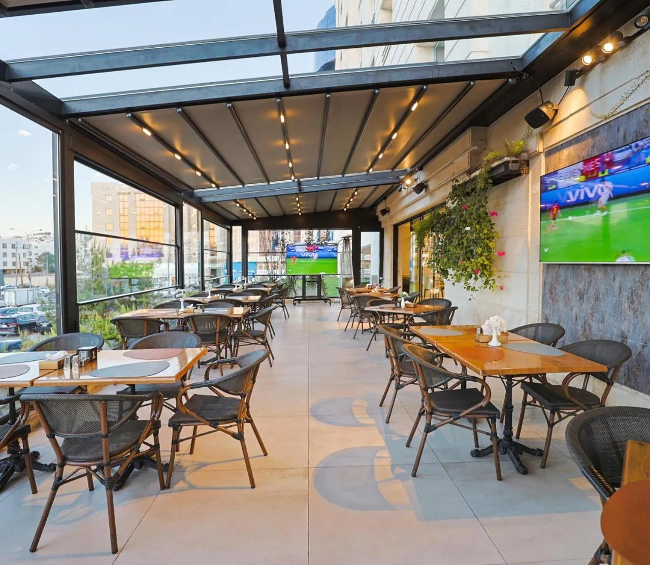 Restaurant/places to eat in Ayass Hotel