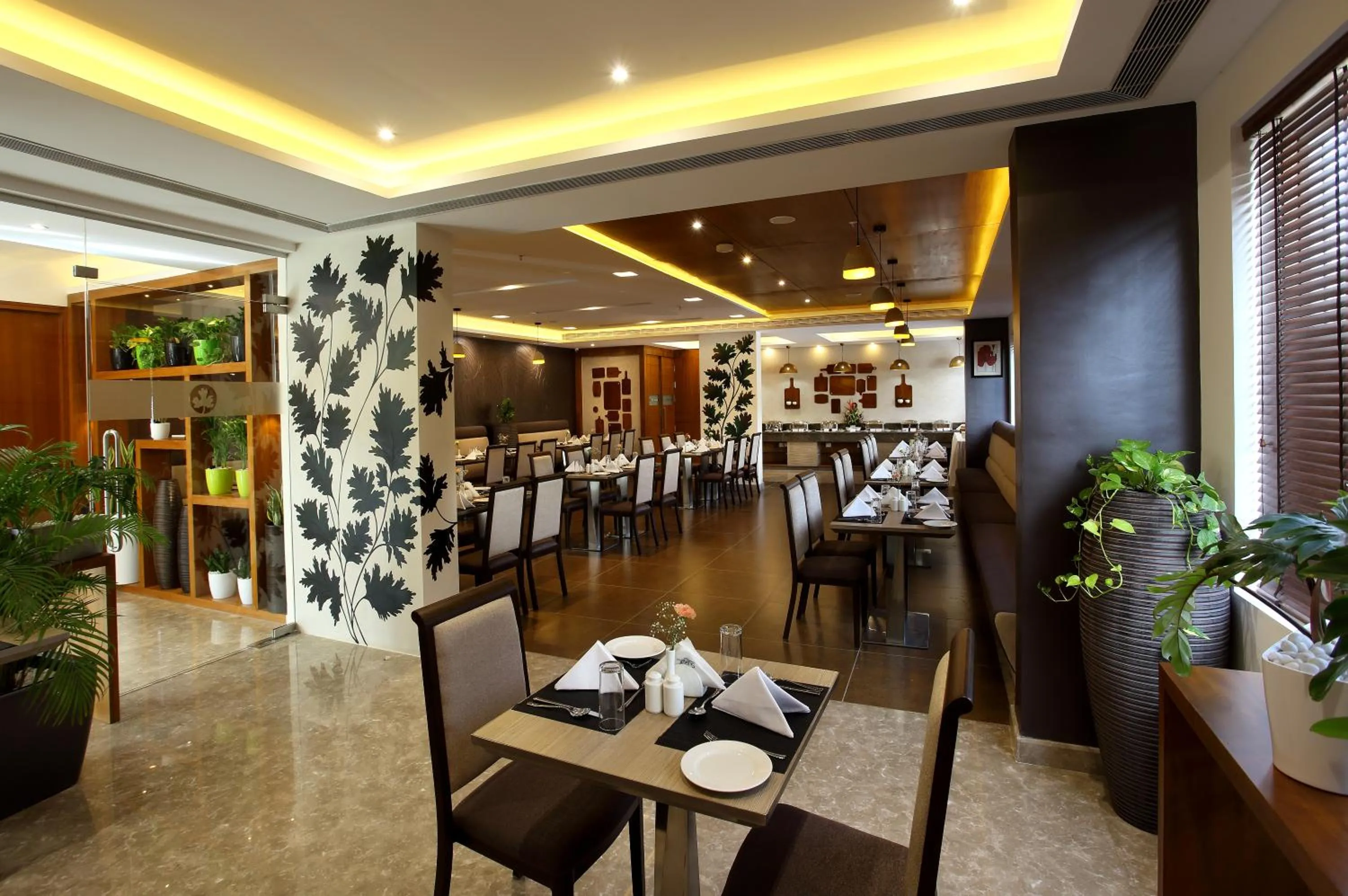 Restaurant/places to eat in Sugar Business Hotel