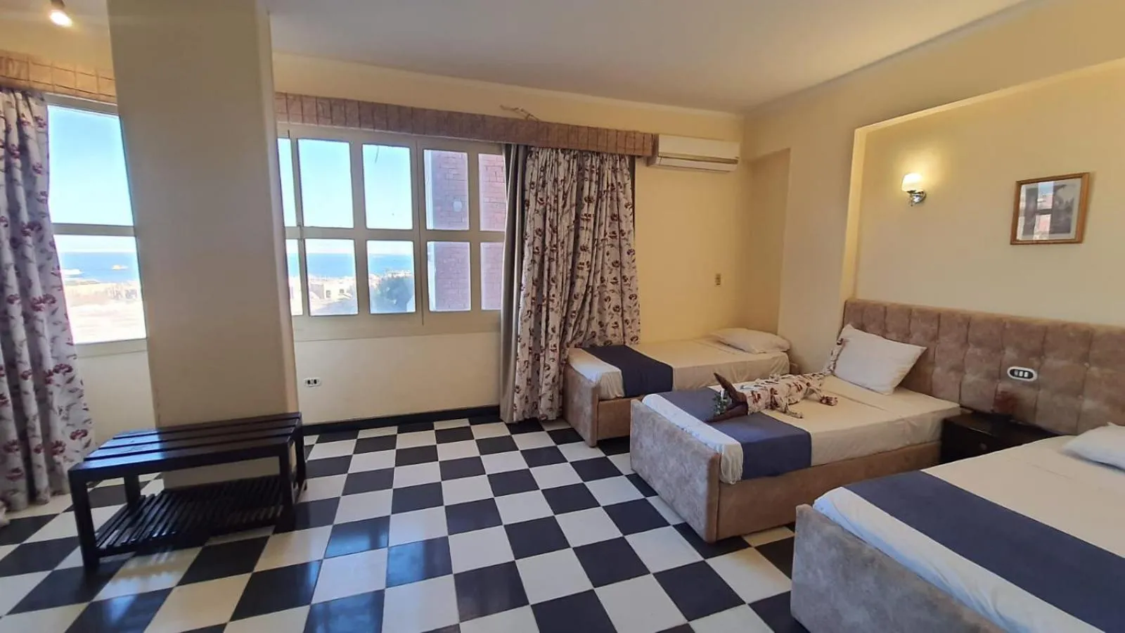Bedroom, Bed in Royal City Hotel