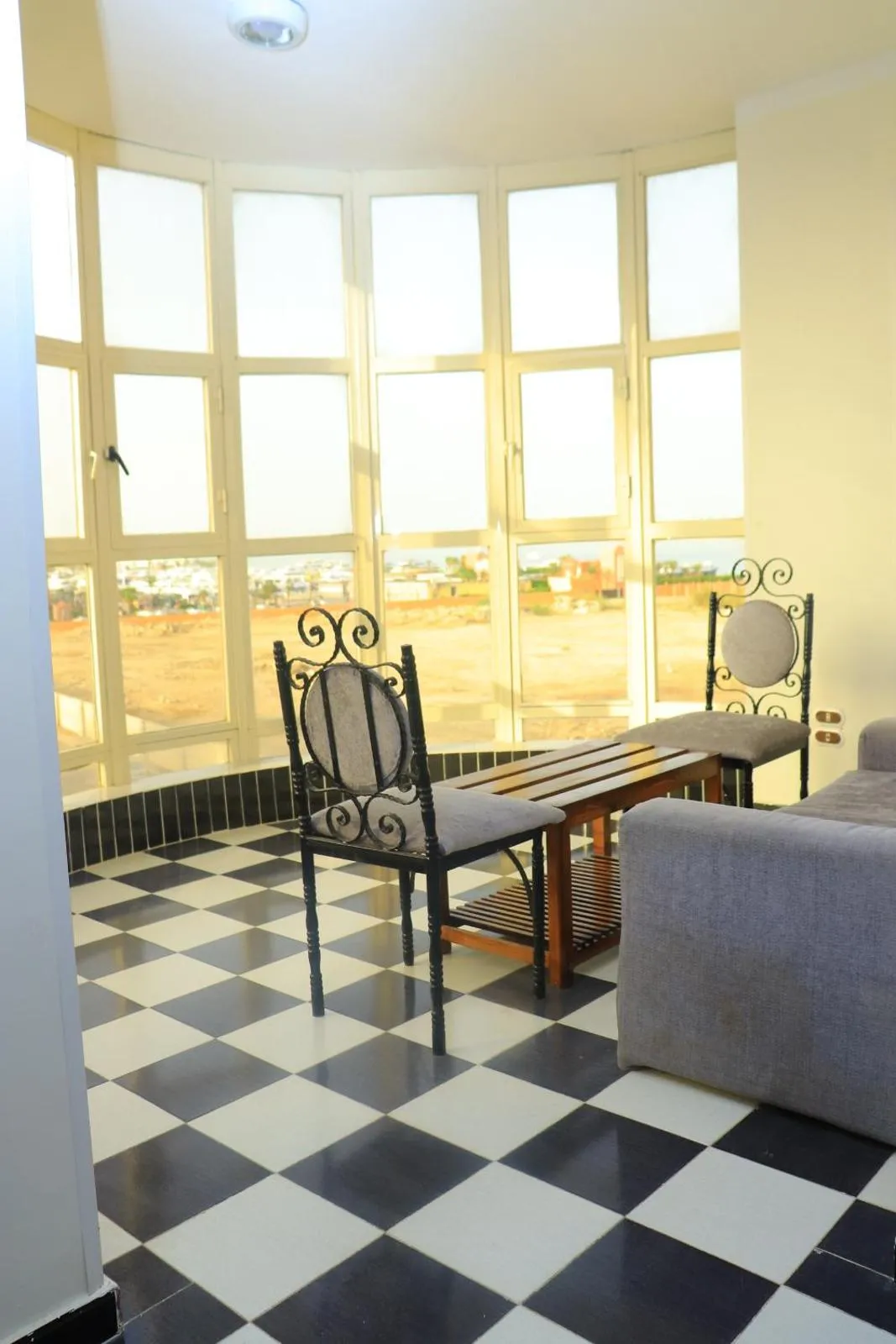 Living room in Royal City Hotel