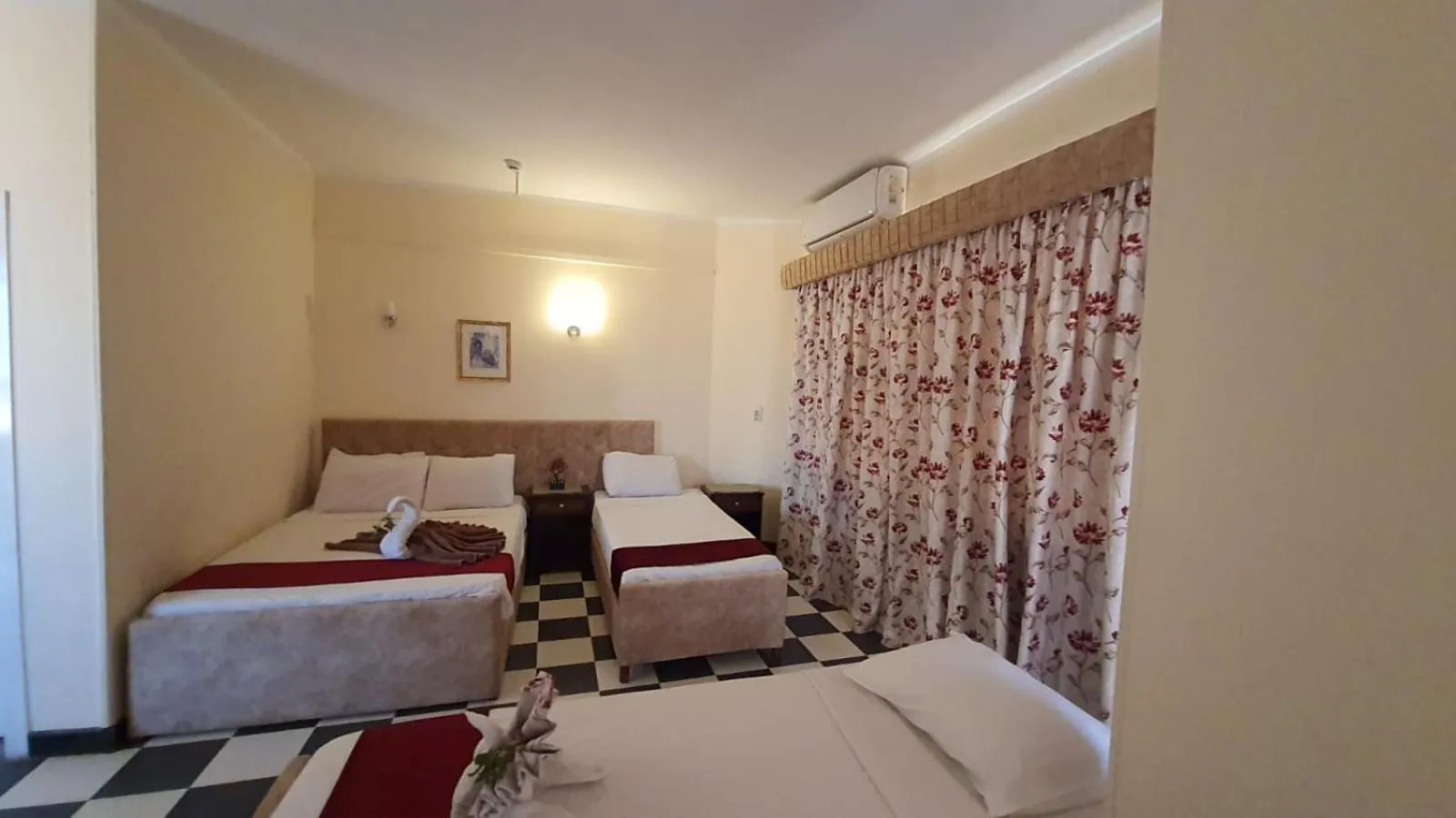 Bedroom, Bed in Royal City Hotel