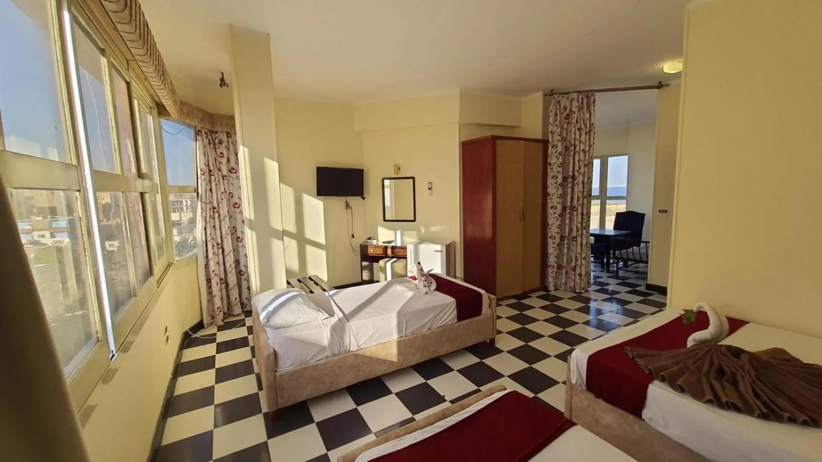 Bedroom, Bed in Royal City Hotel