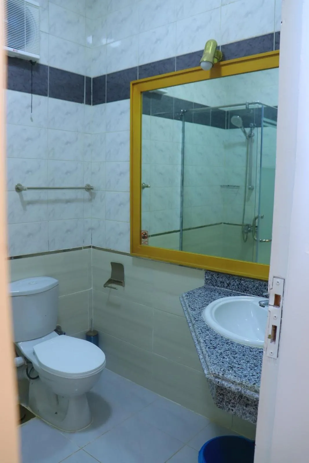 Shower in Royal City Hotel