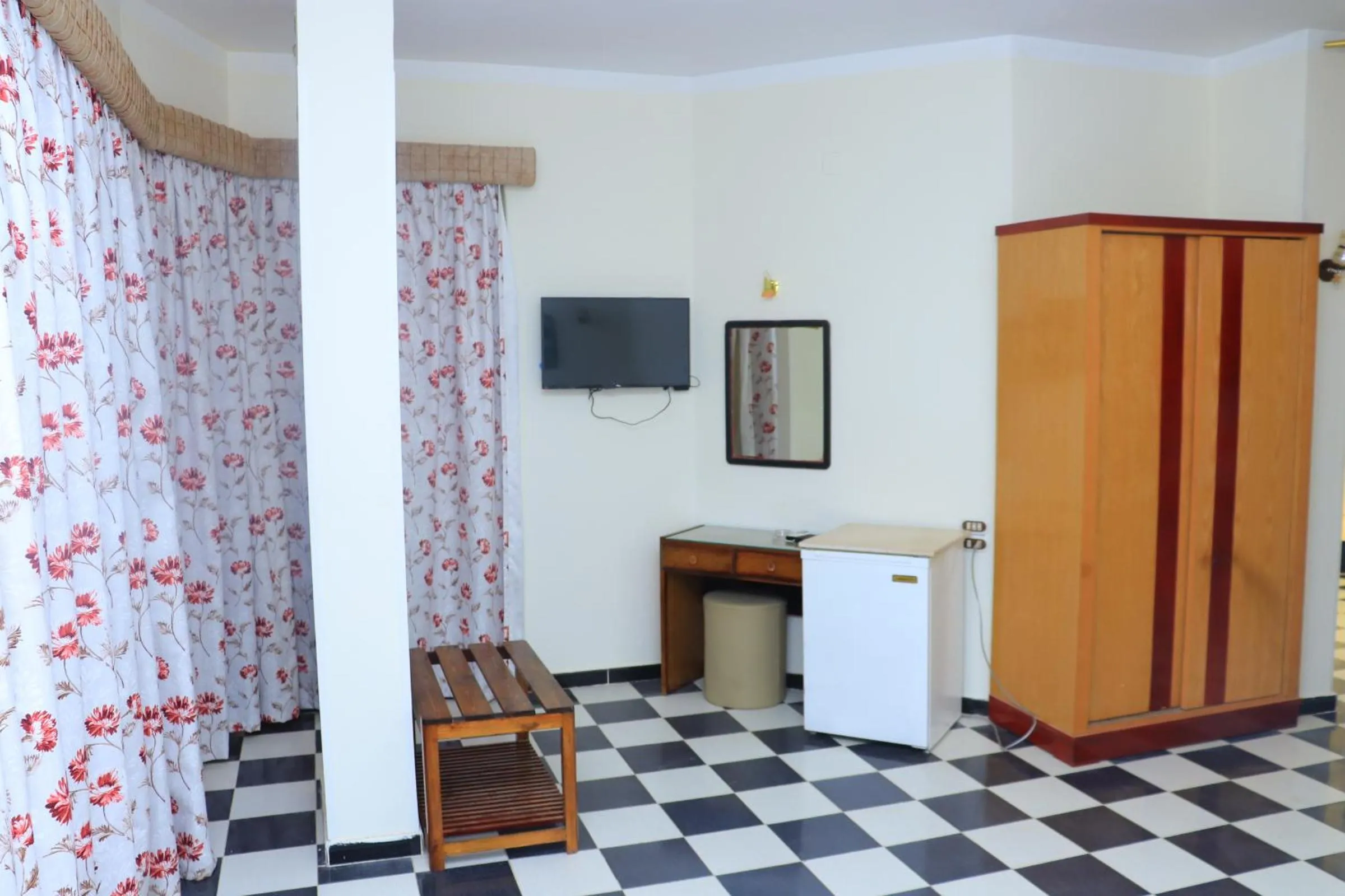 TV and multimedia in Royal City Hotel