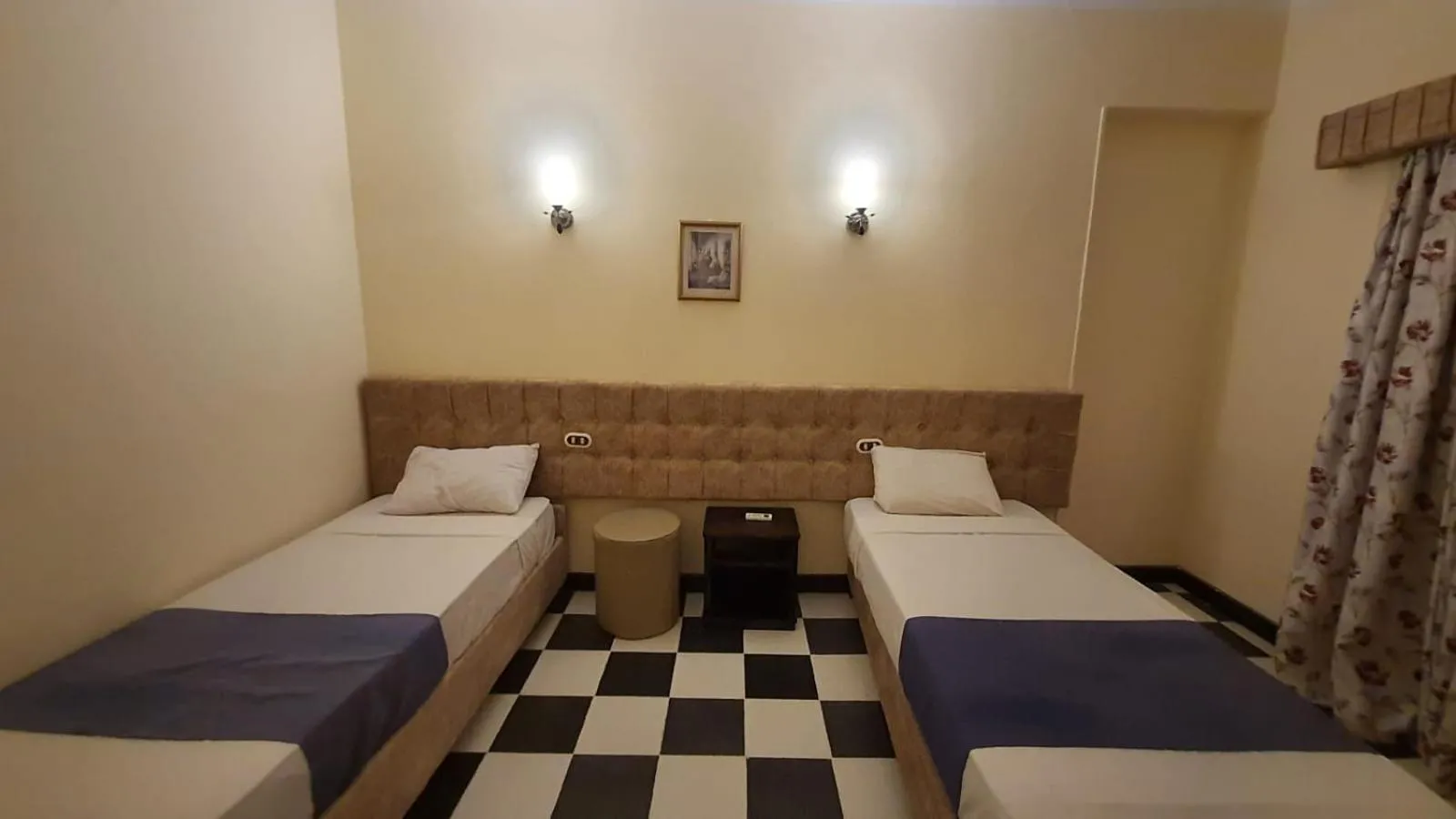 Bedroom, Bed in Royal City Hotel