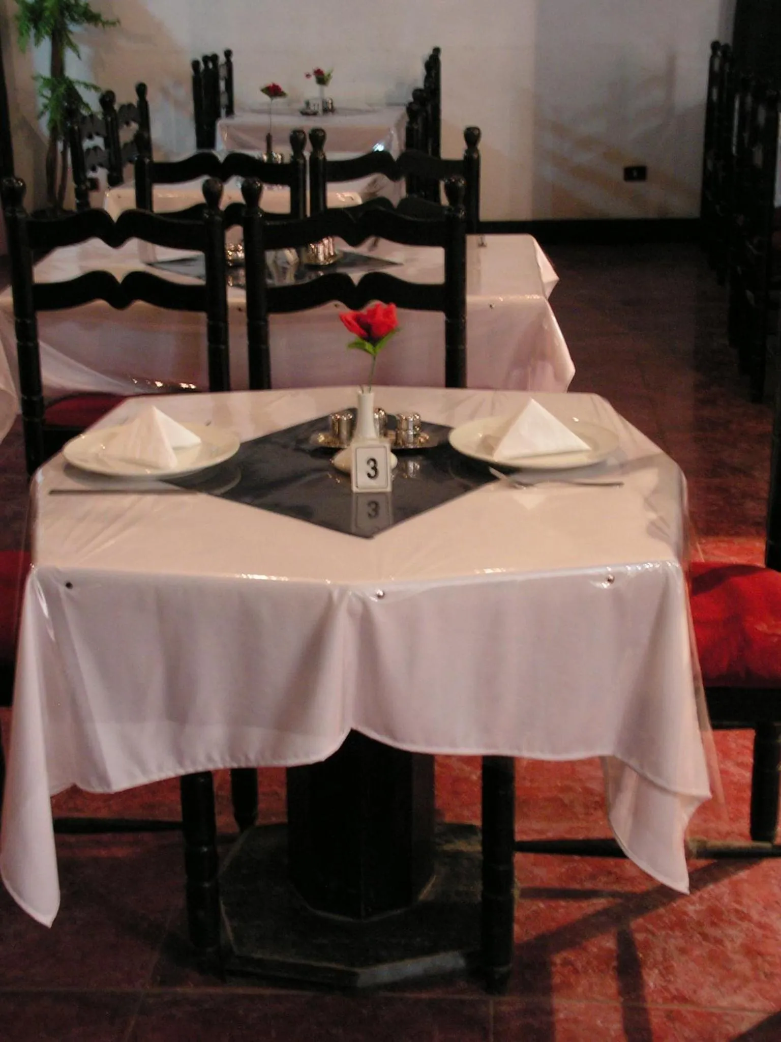 Restaurant/places to eat in Royal City Hotel