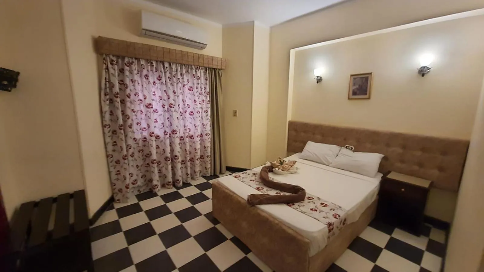 Bedroom, Bed in Royal City Hotel