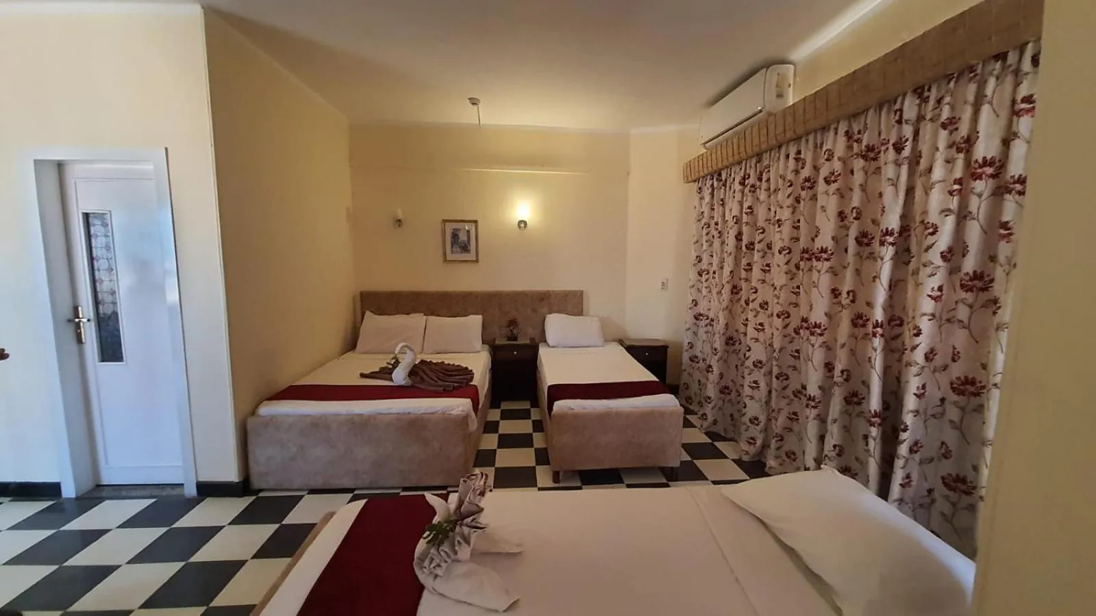 Bedroom, Bed in Royal City Hotel