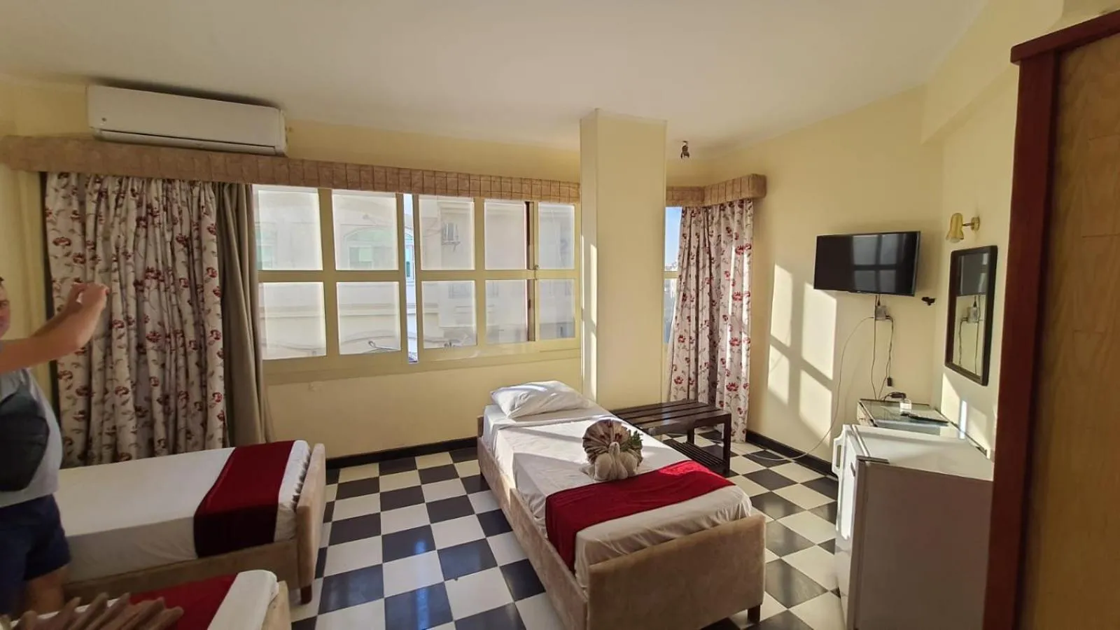 Bedroom, Bed in Royal City Hotel