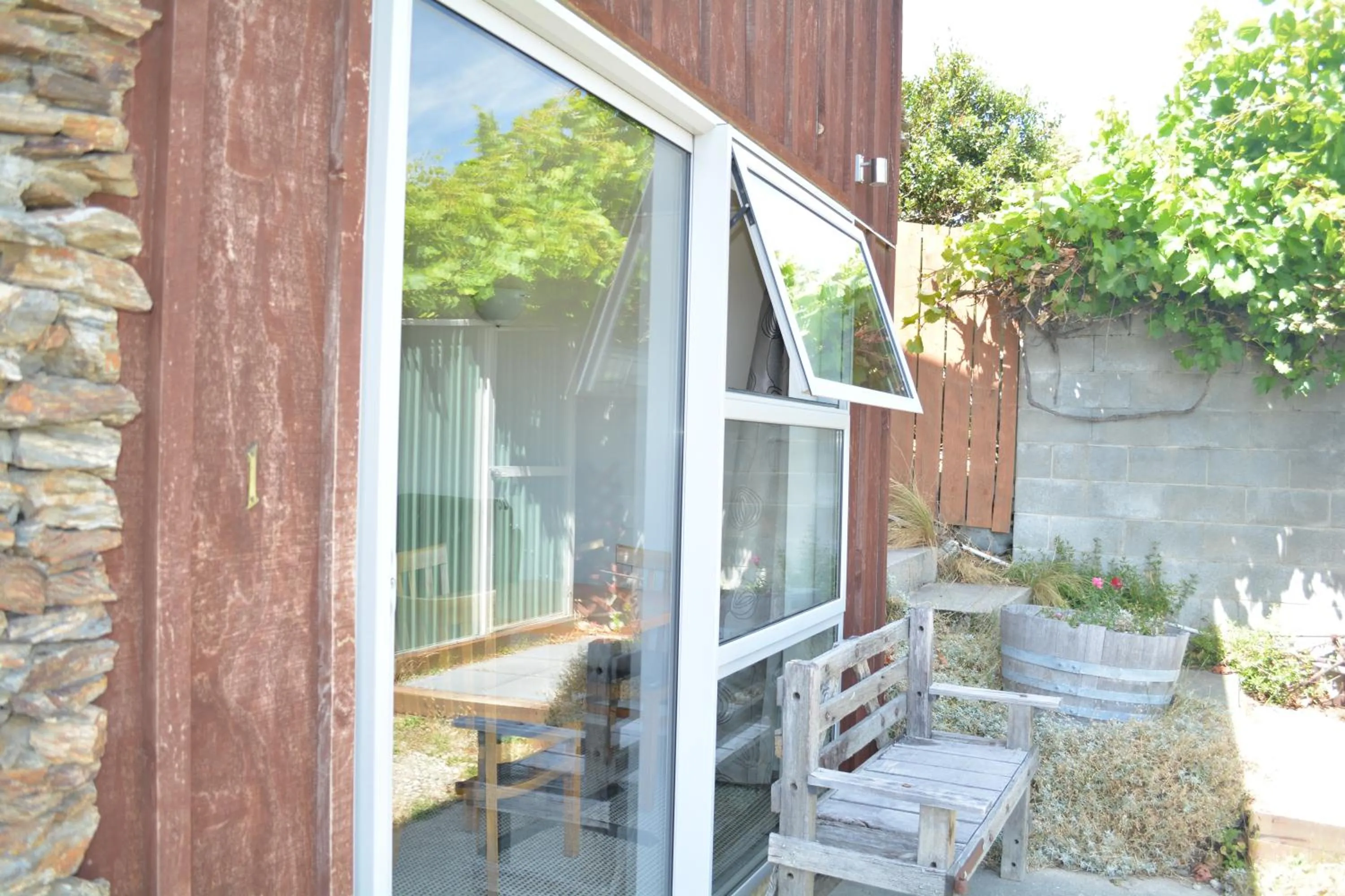 Balcony/Terrace in Lakeview Motel