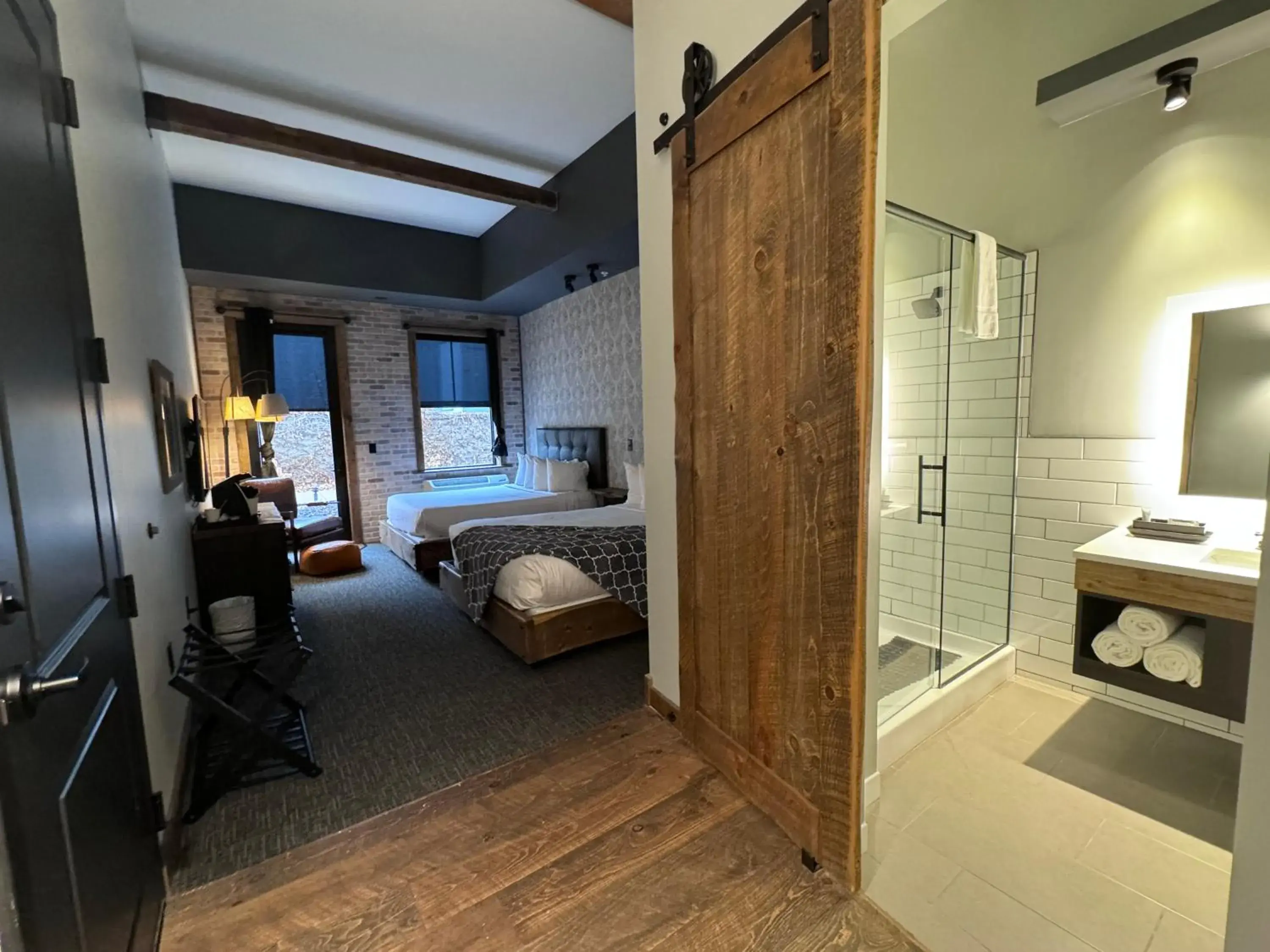 Deluxe Queen Room with Two Queen Beds in Hotel Crosby Deluxe Queen Room with Two Queen Beds in Hotel Crosby