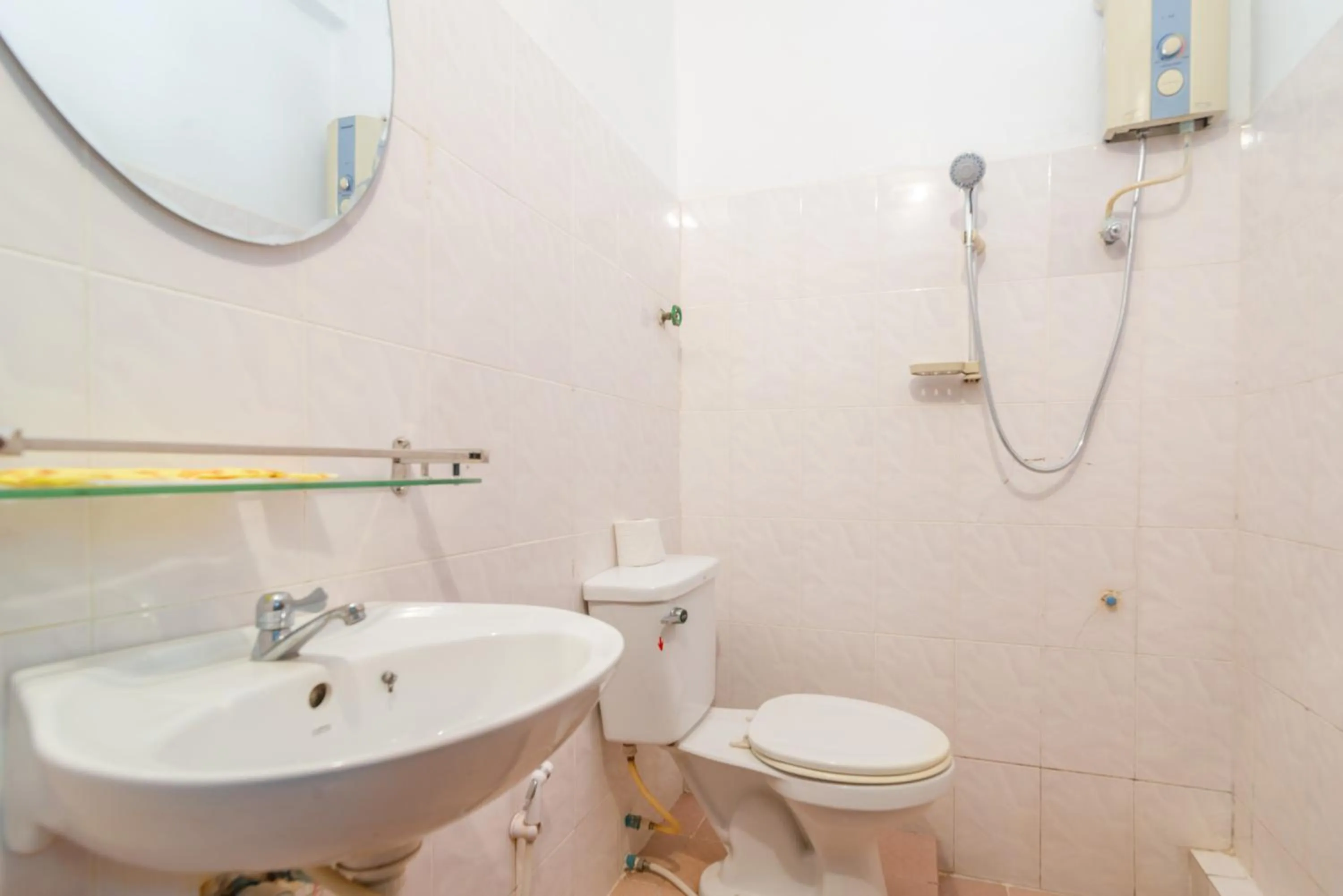 Bathroom in Five Rose Siem Reap Hostel