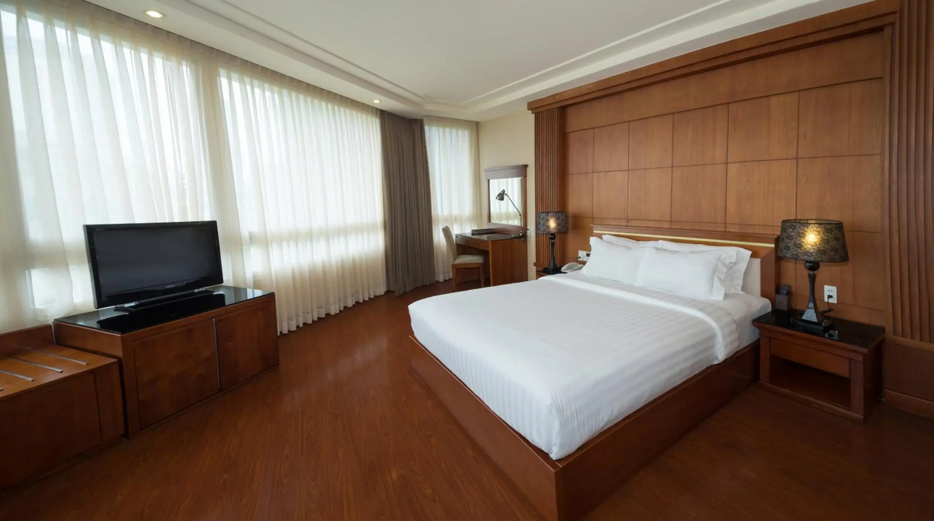 Photo of the whole room, Bed in Nhat Ha L’Opera Hotel Photo of the whole room, Bed in Nhat Ha L’Opera Hotel