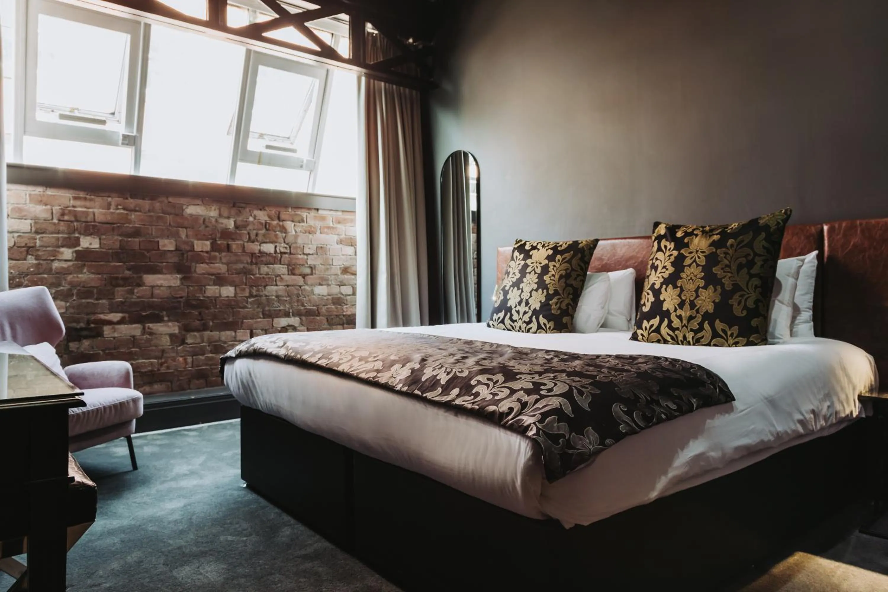 Bedroom, Bed in Velvet Hotel Manchester, WorldHotels Crafted