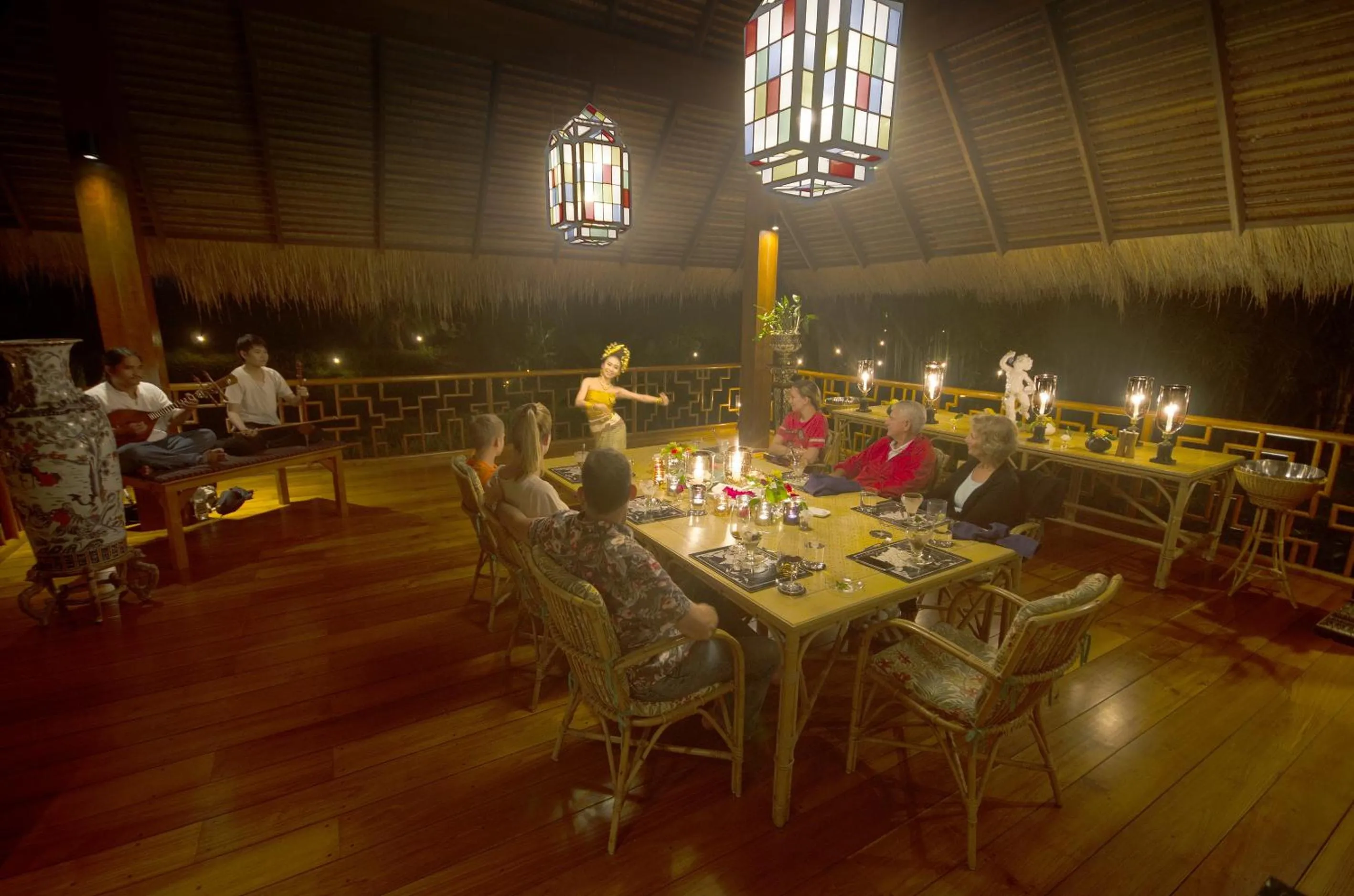 Restaurant/places to eat in Pa Sak Tong