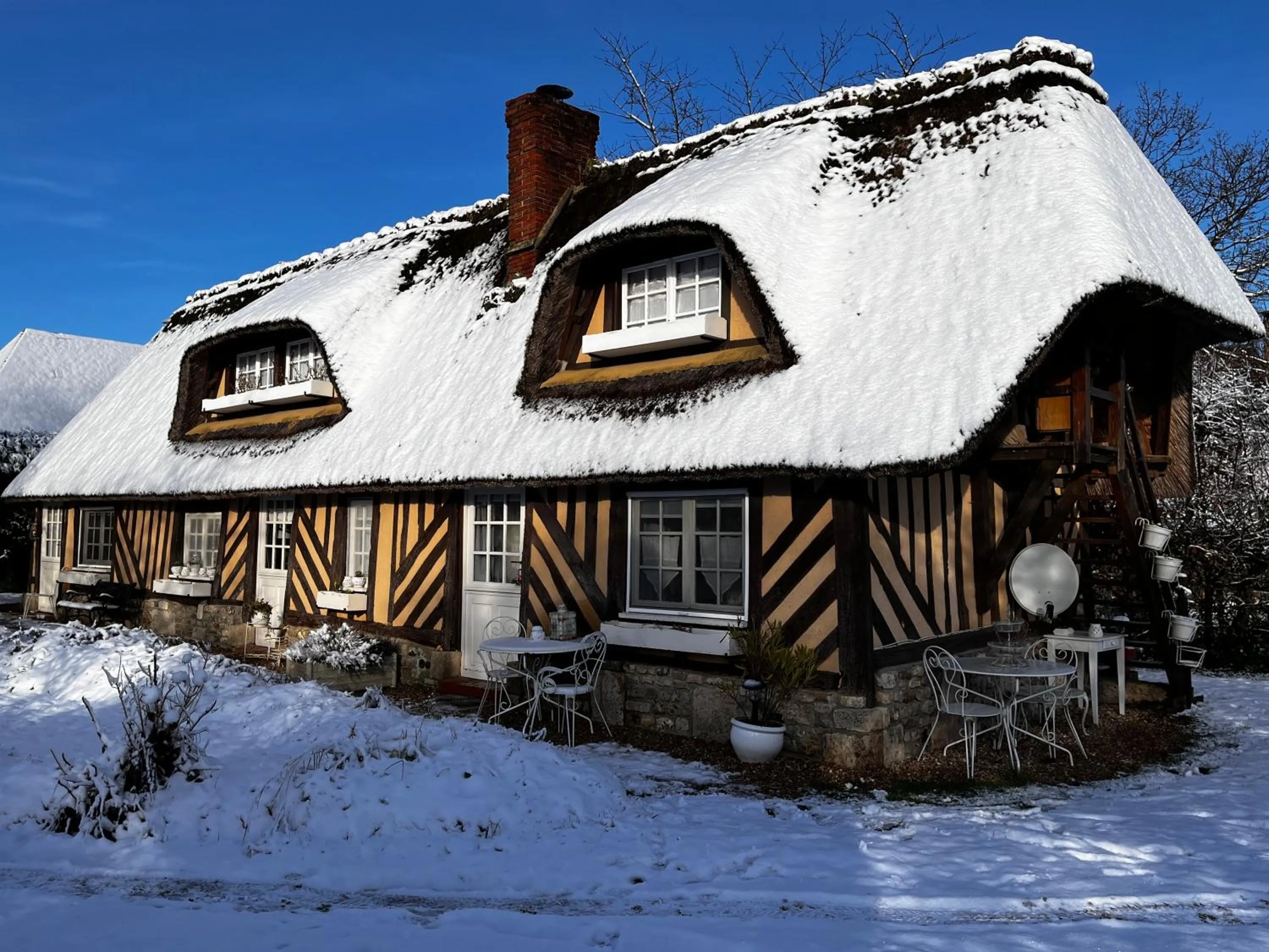 Property building in La Romance et la Romanesque