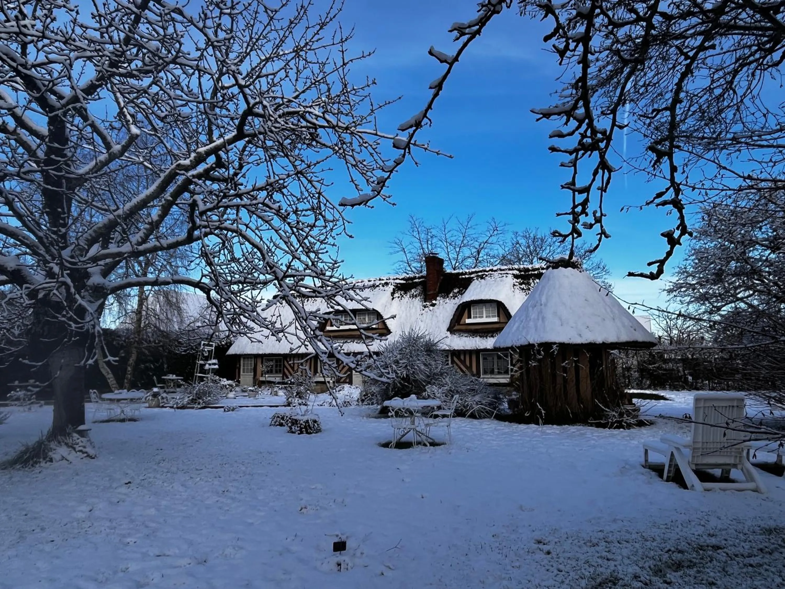 Property building in La Romance et la Romanesque