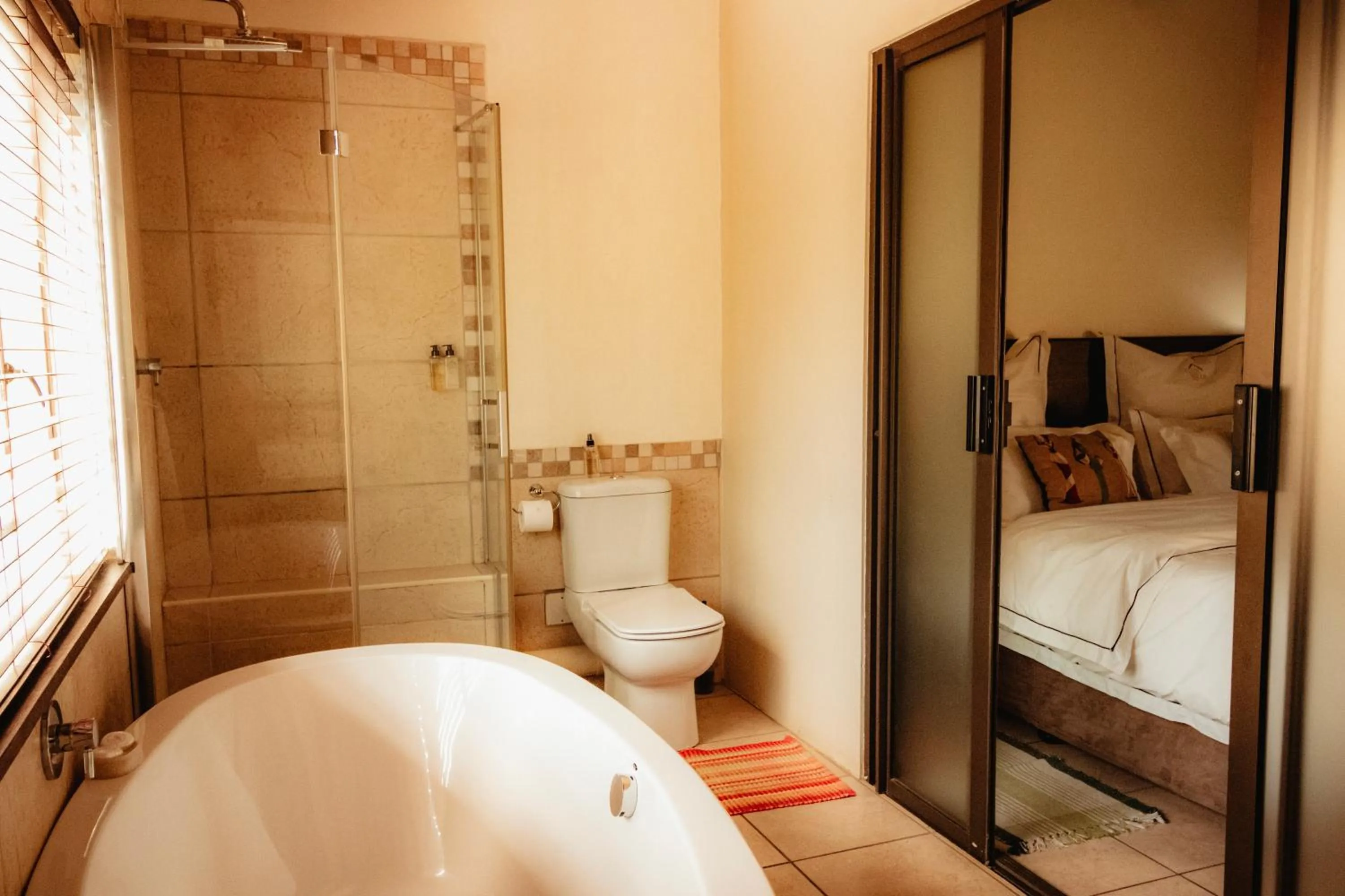 Shower, Bed in Blue Hills Lodge