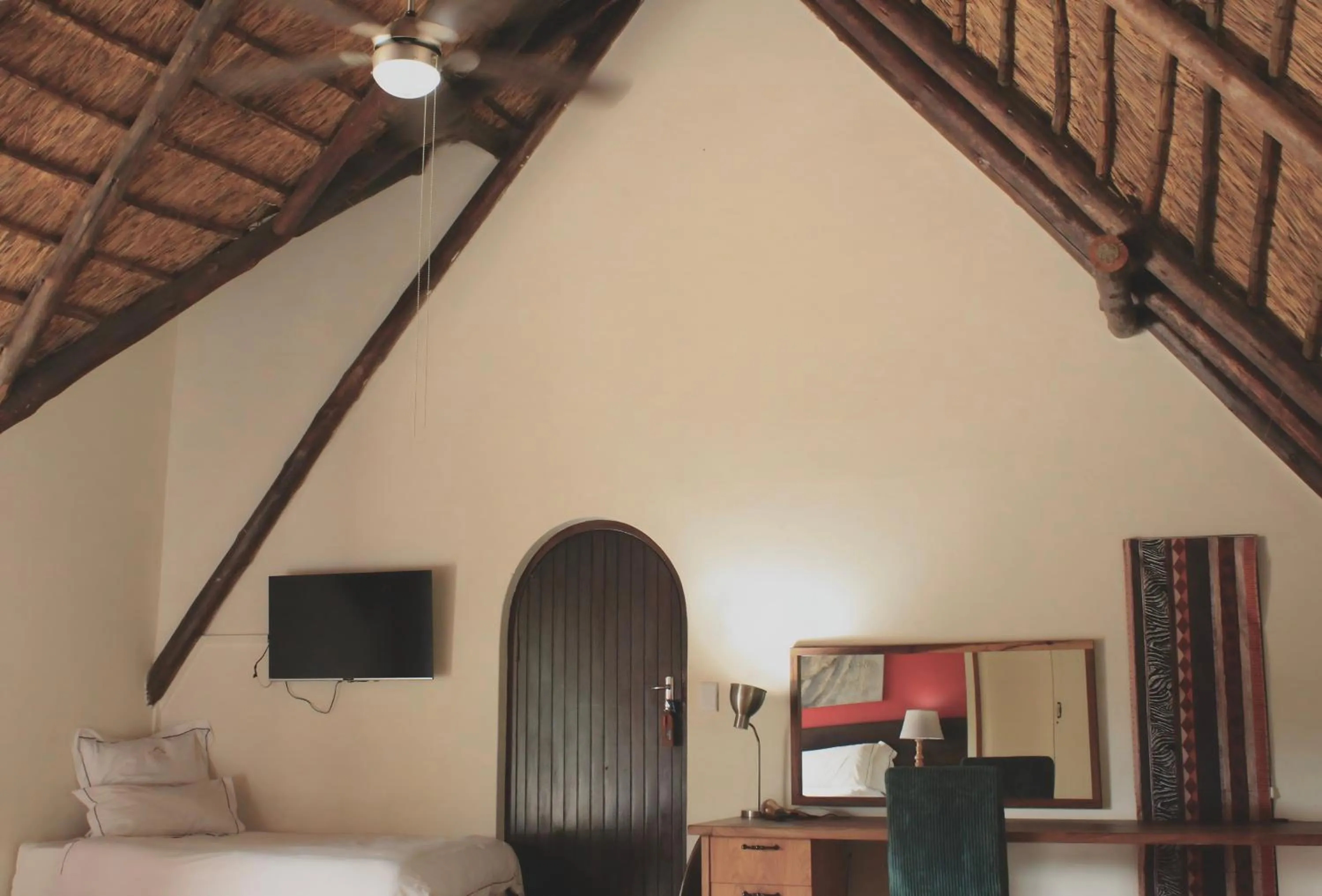 TV and multimedia, Bed in Blue Hills Lodge