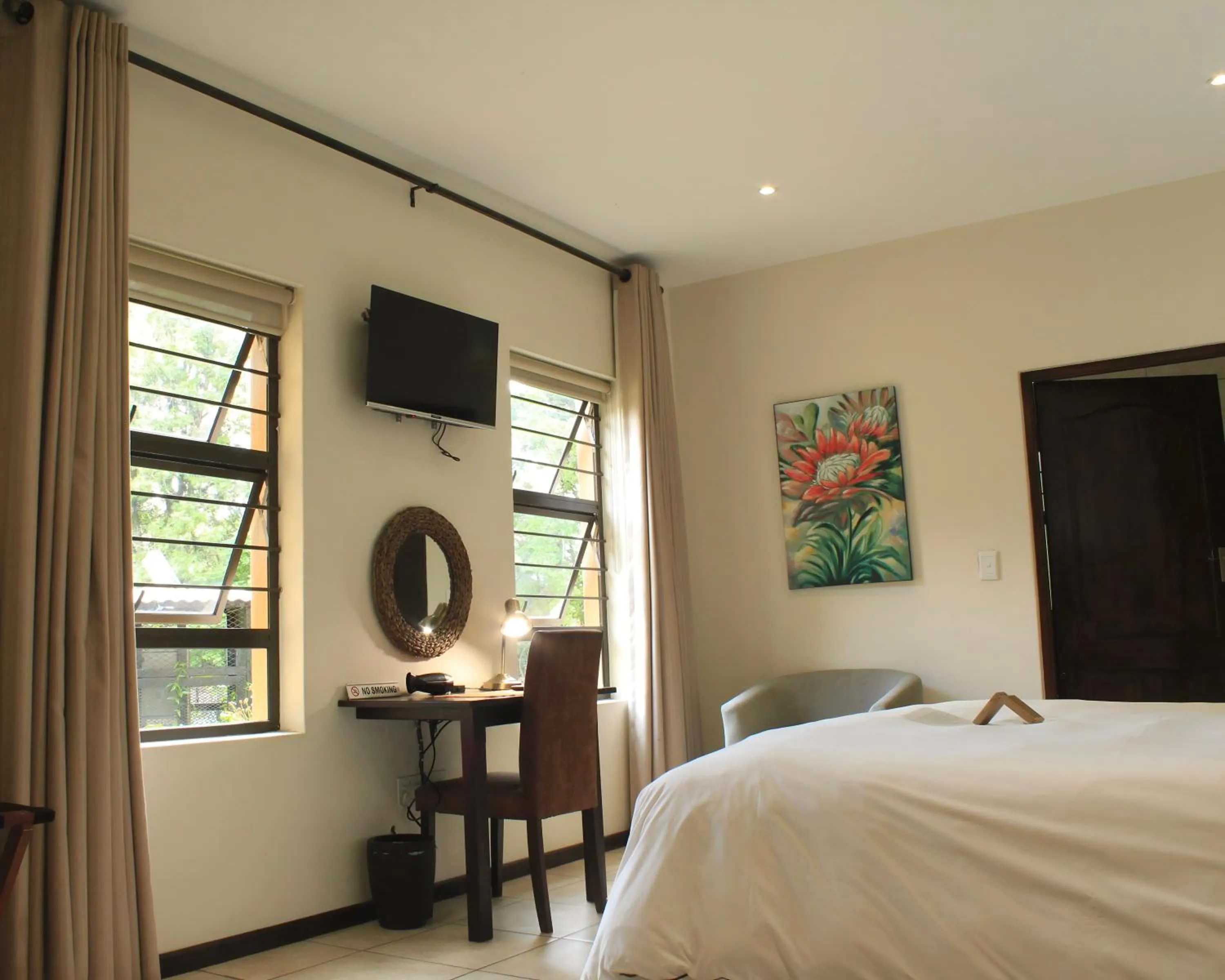 Coffee/tea facilities, Bed in Blue Hills Lodge